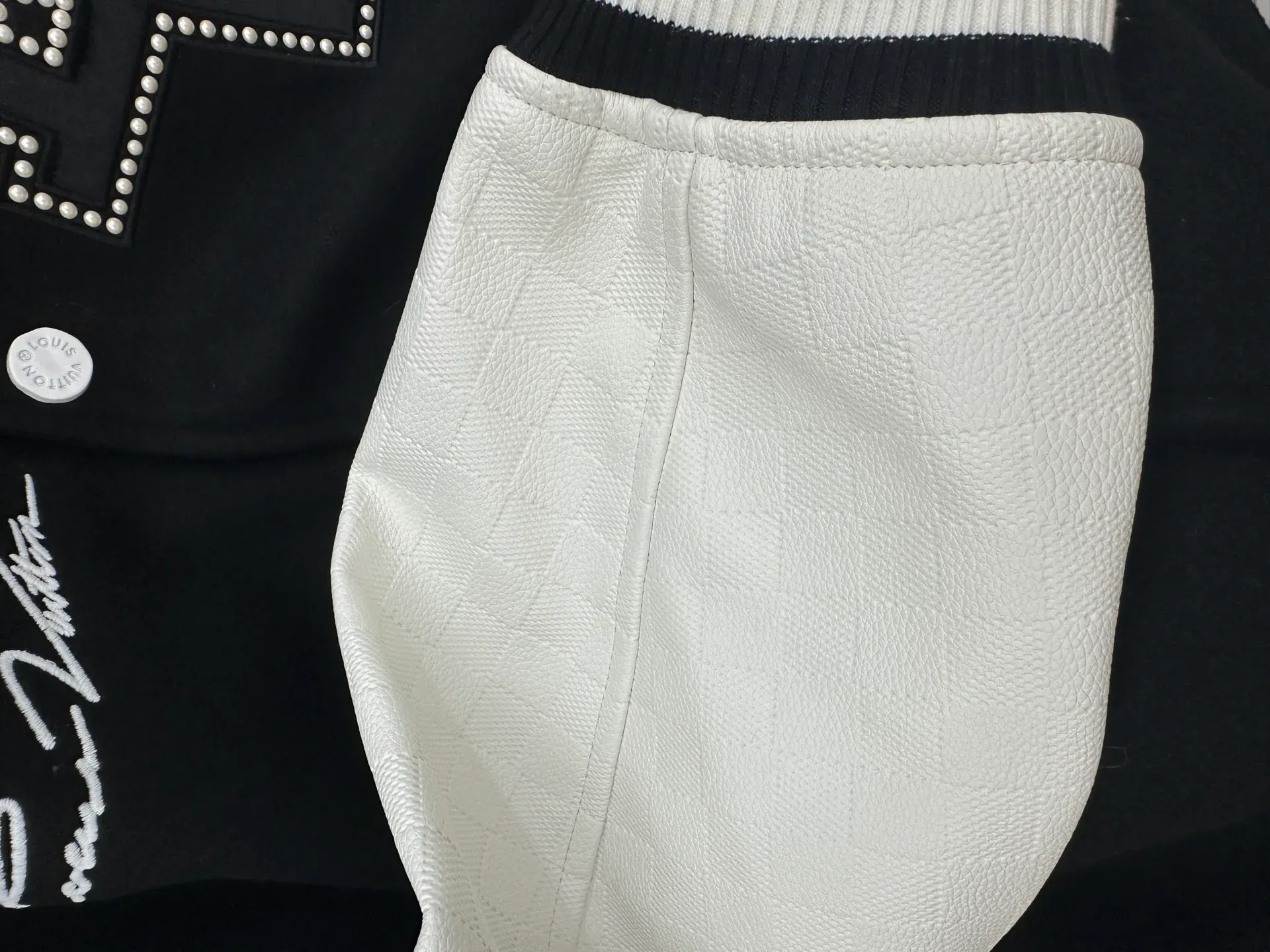 Куртки И Пуховики Женские Louis Vuitton 212534