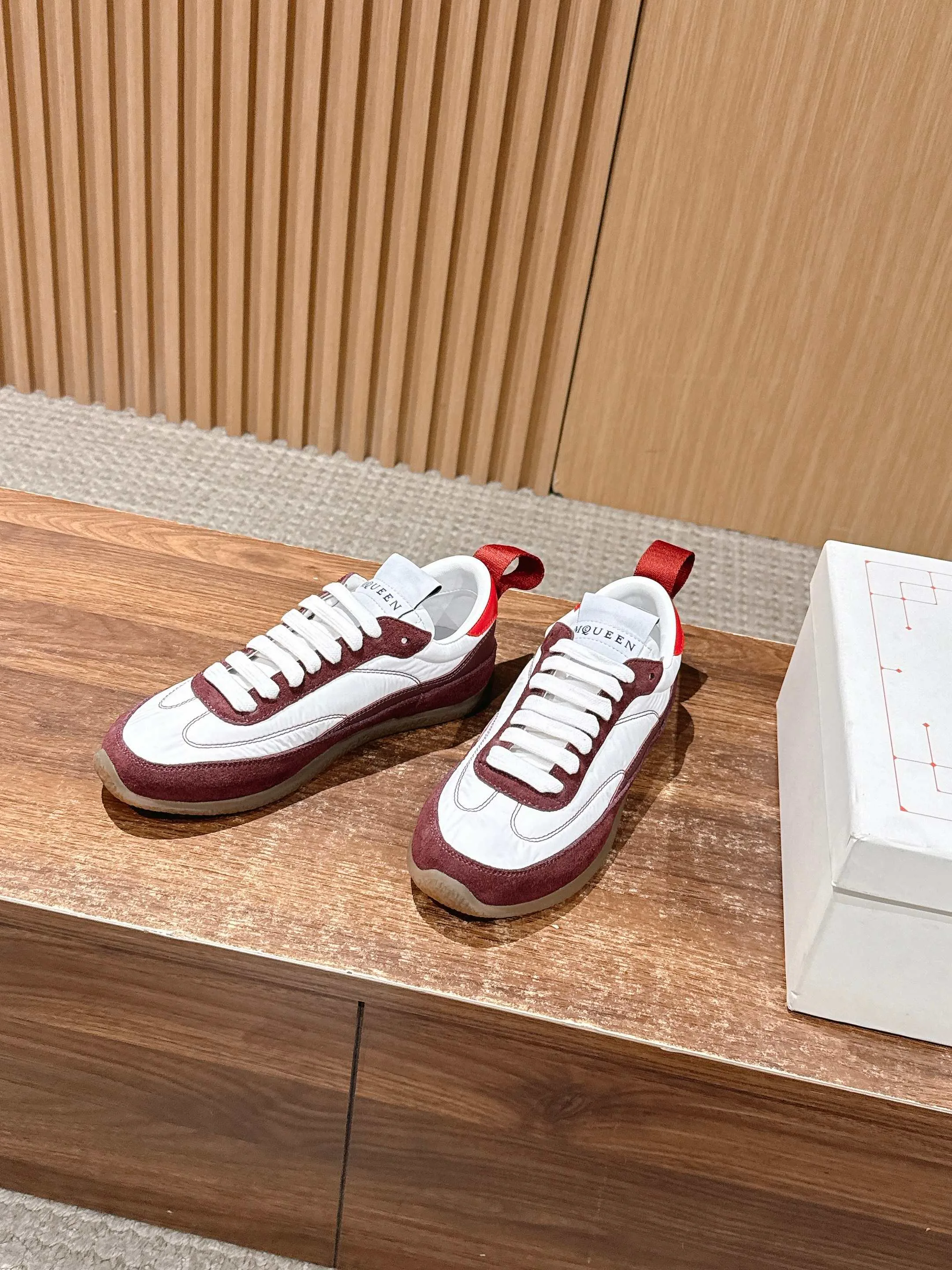 Кроссовки Женские Alexander Mcqueen 1083436