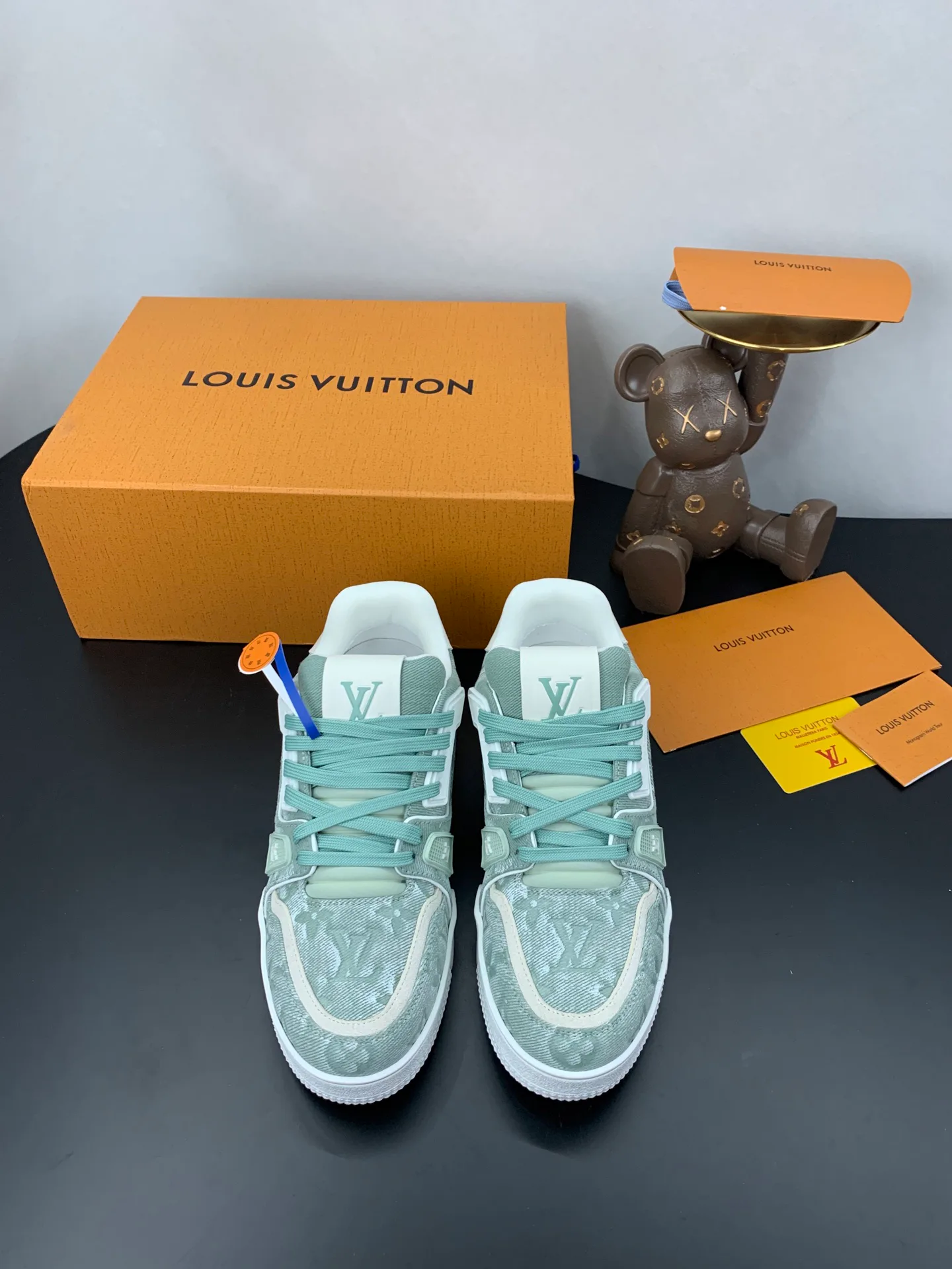 Кроссовки Женские Louis Vuitton 17545277