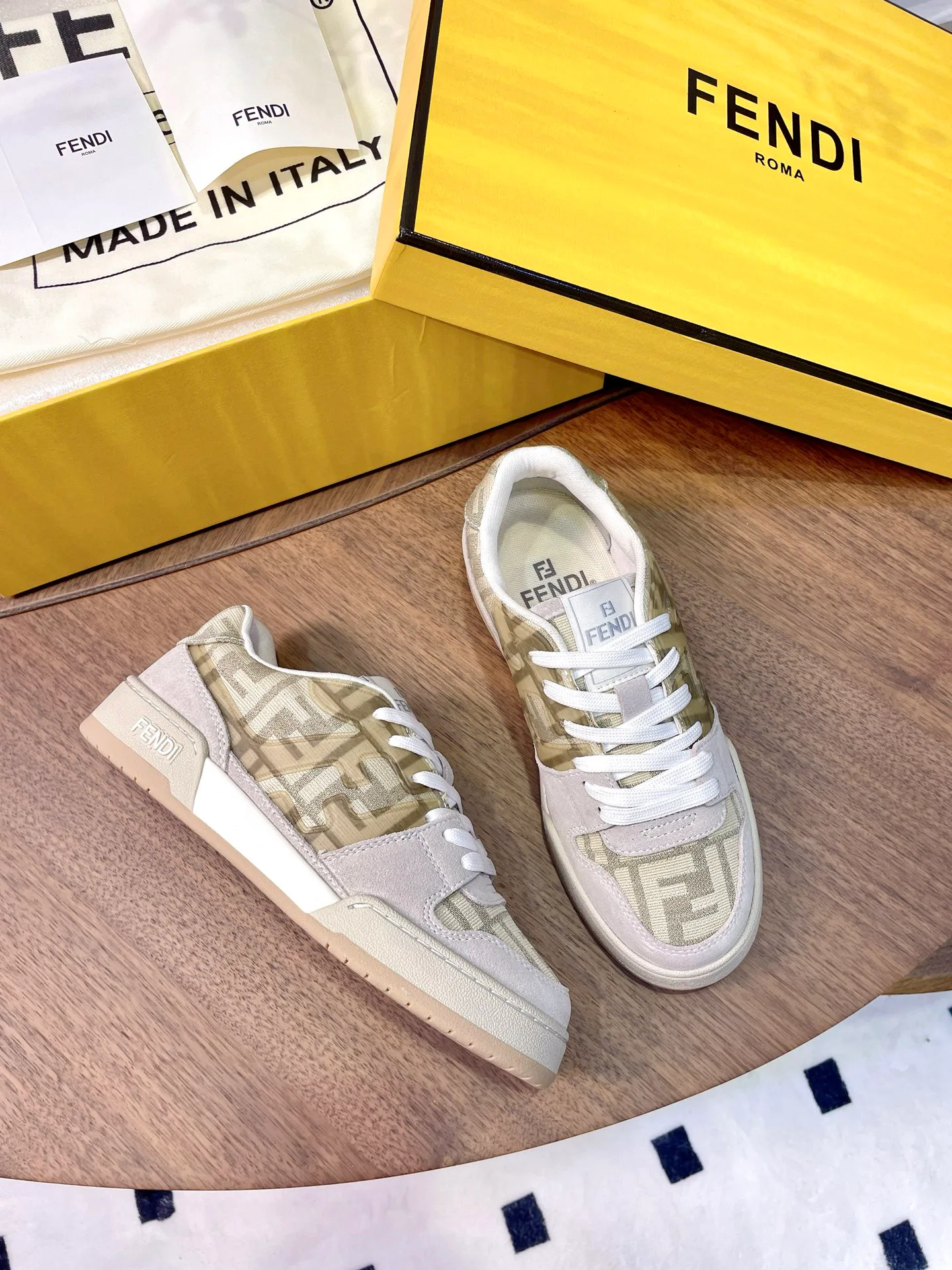 Кроссовки Женские Fendi 17957352