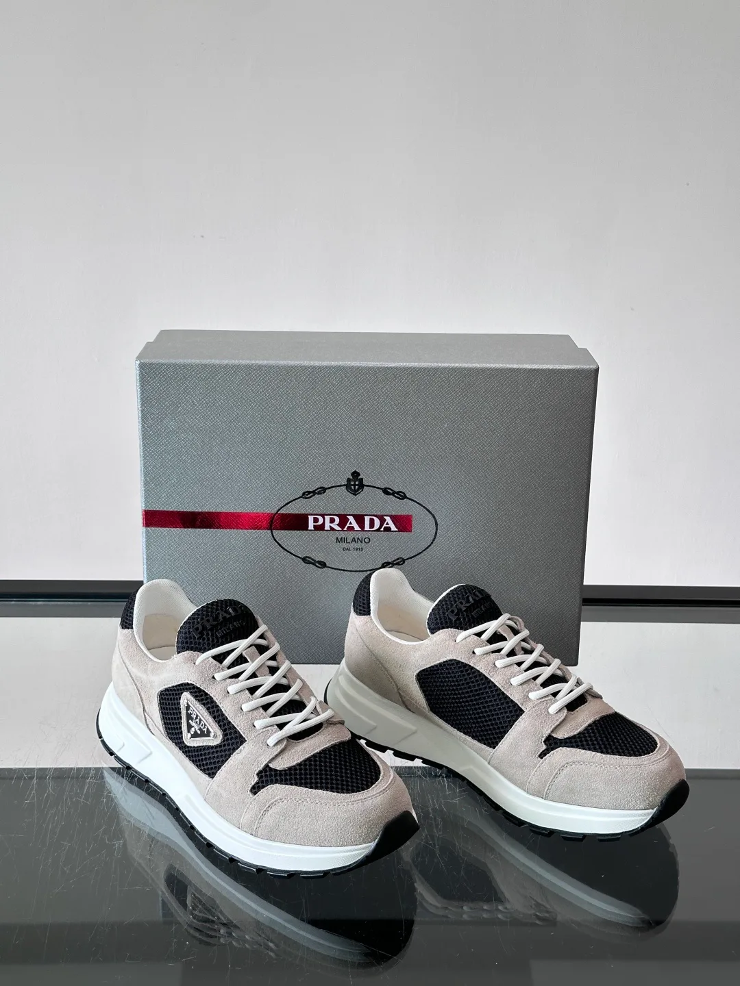 Кроссовки Женские Prada 18102647