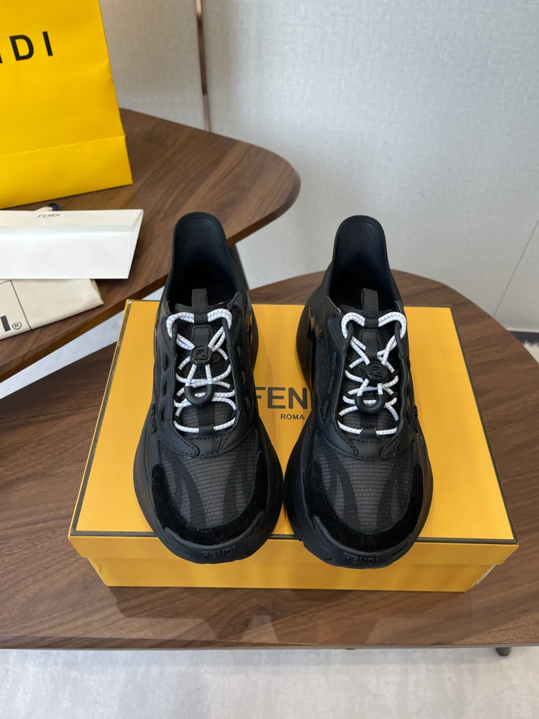 Кроссовки Женские Fendi 11428090