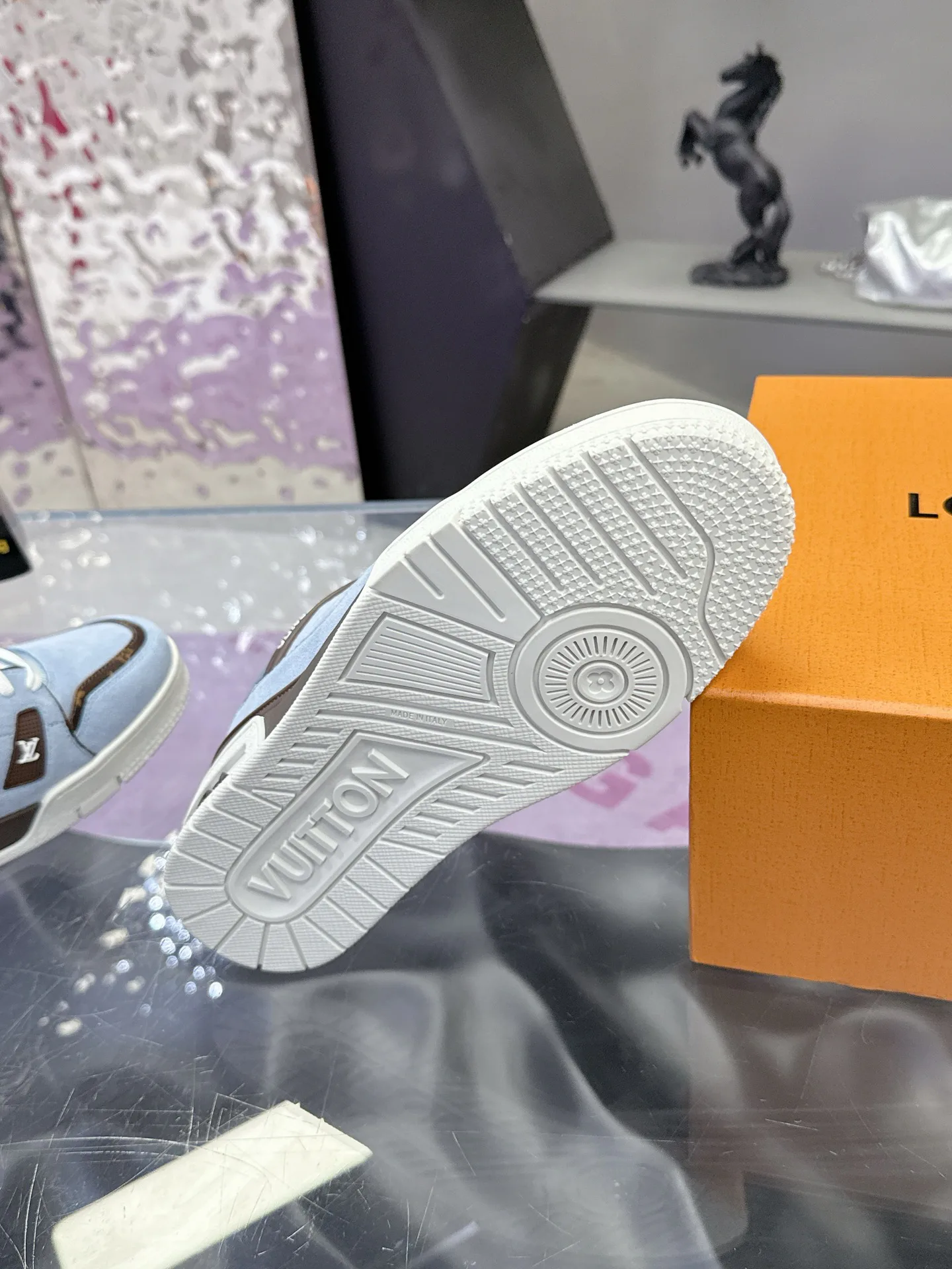 Кроссовки Женские Louis Vuitton 17530415