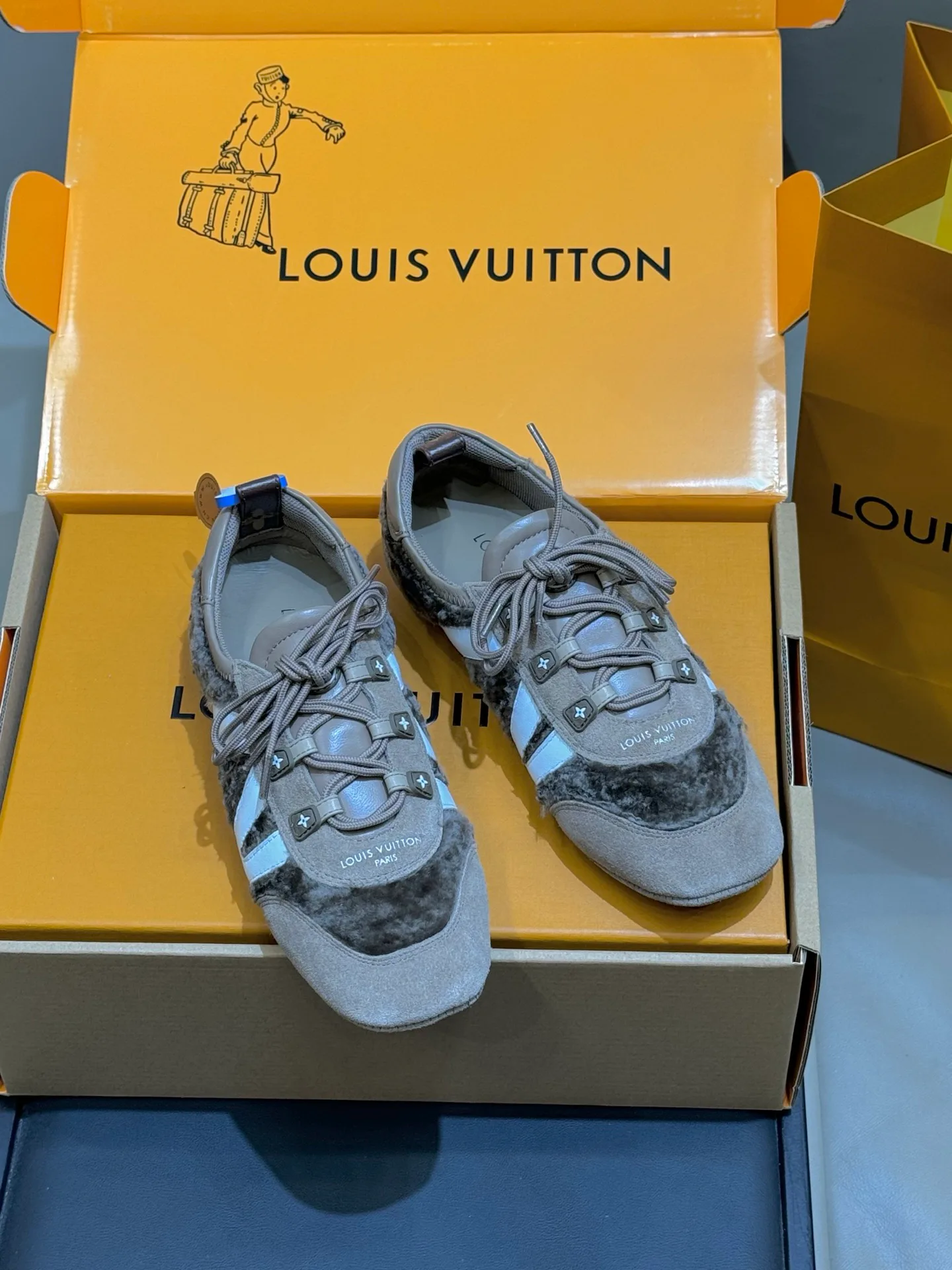 Кроссовки Женские Louis Vuitton 1130770