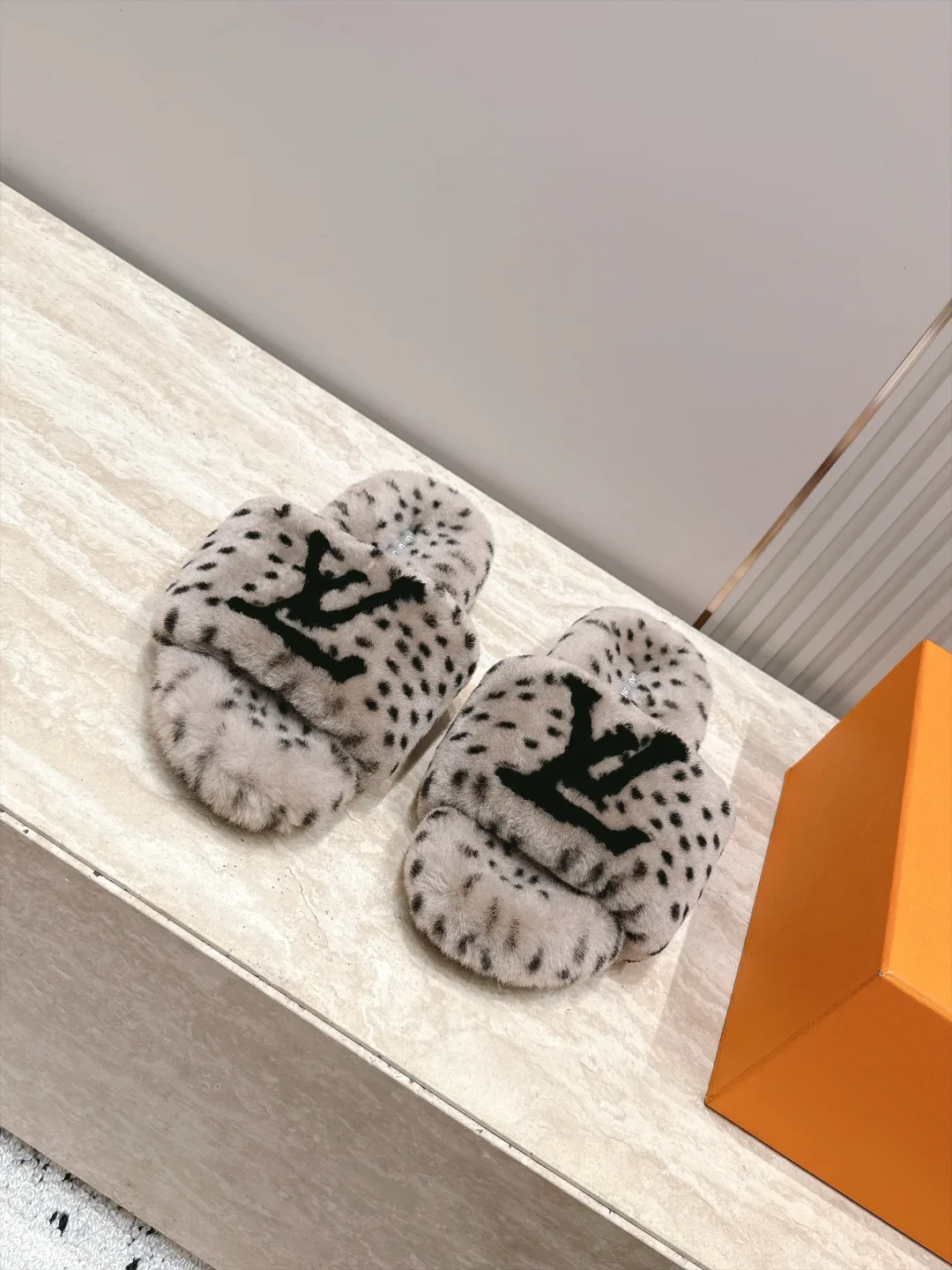 Тапочки Женские Louis Vuitton 18470072