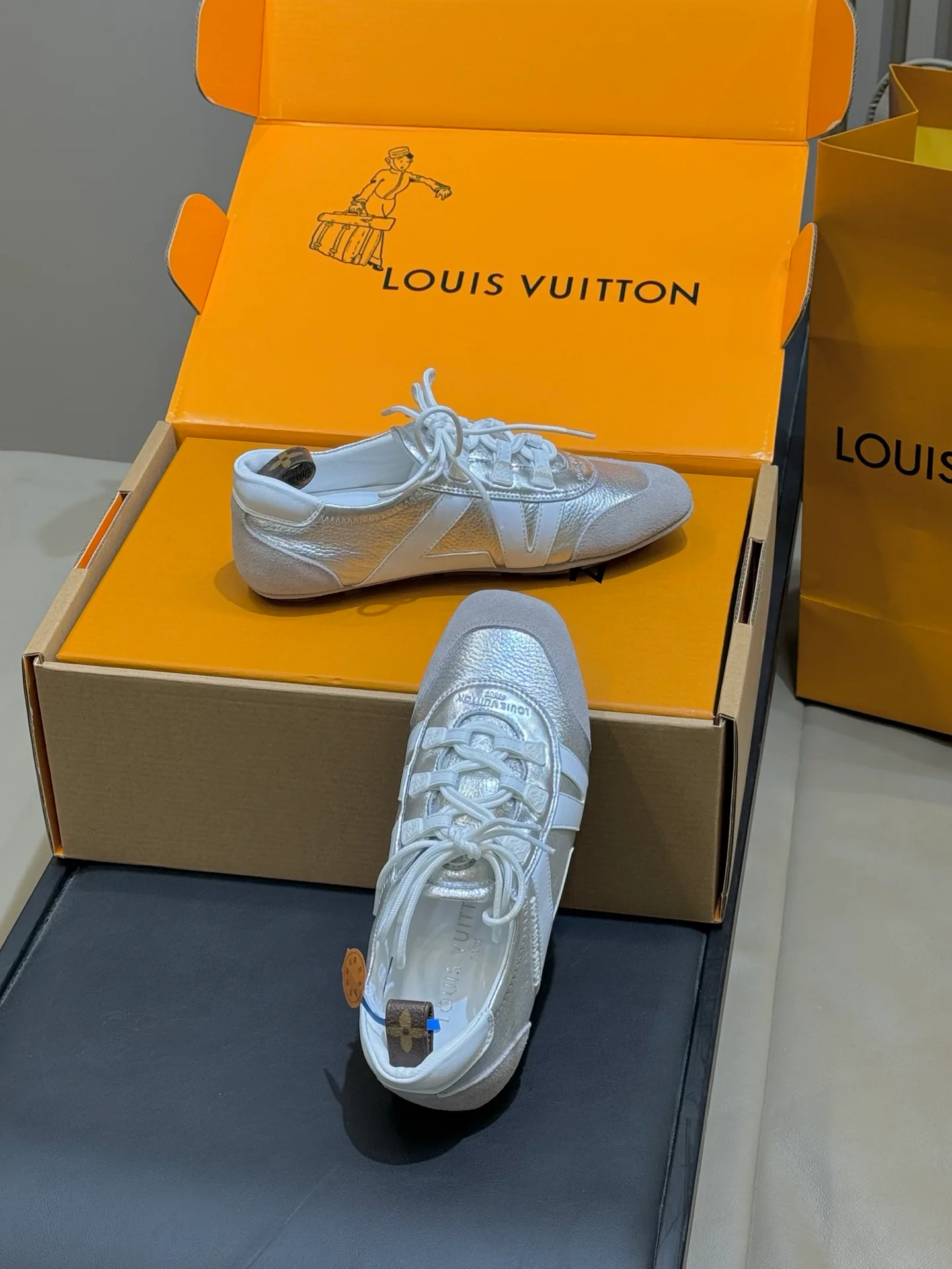 Кроссовки Женские Louis Vuitton 1130737