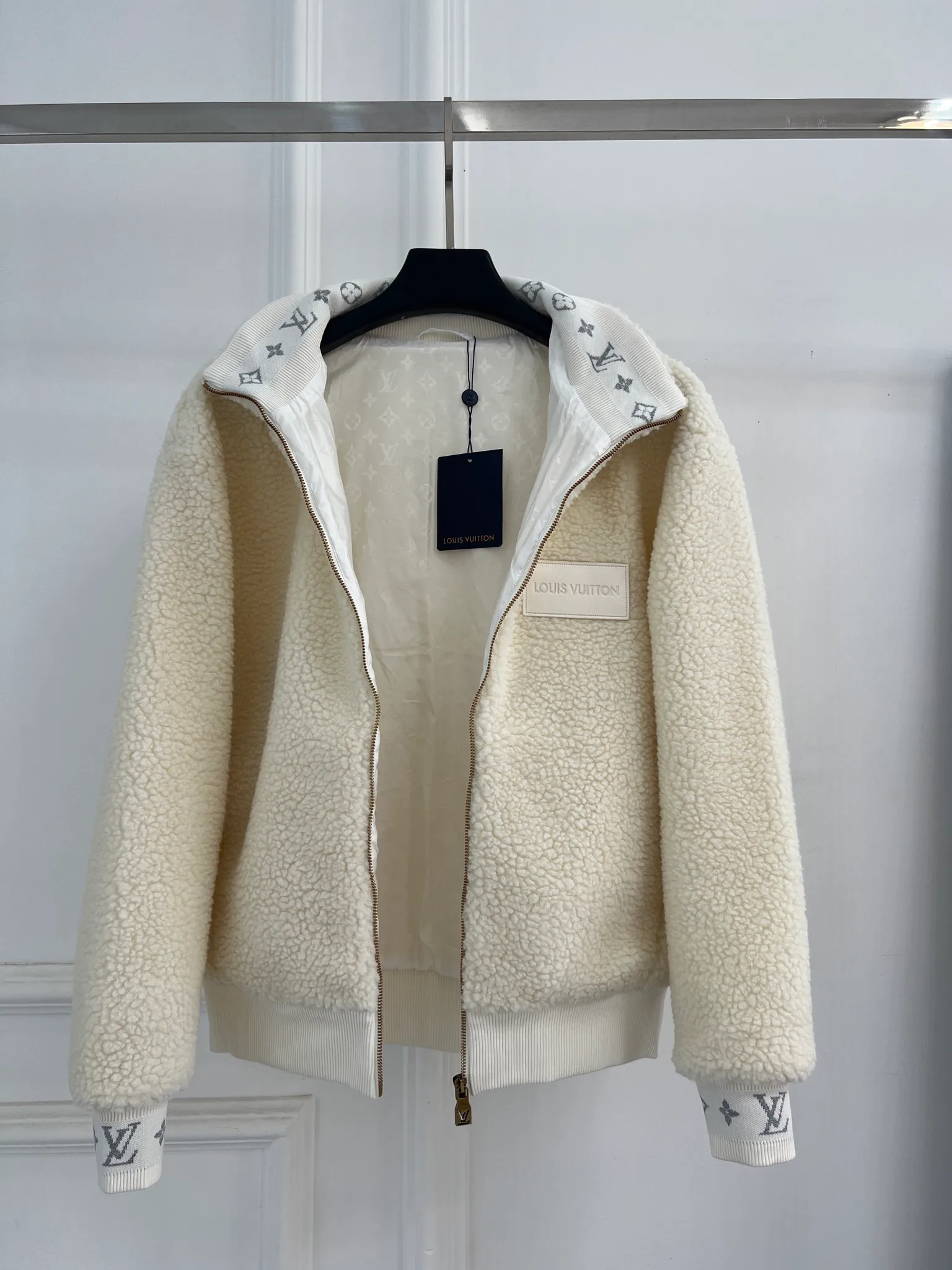 Куртки И Пуховики Женские Louis Vuitton 12842401