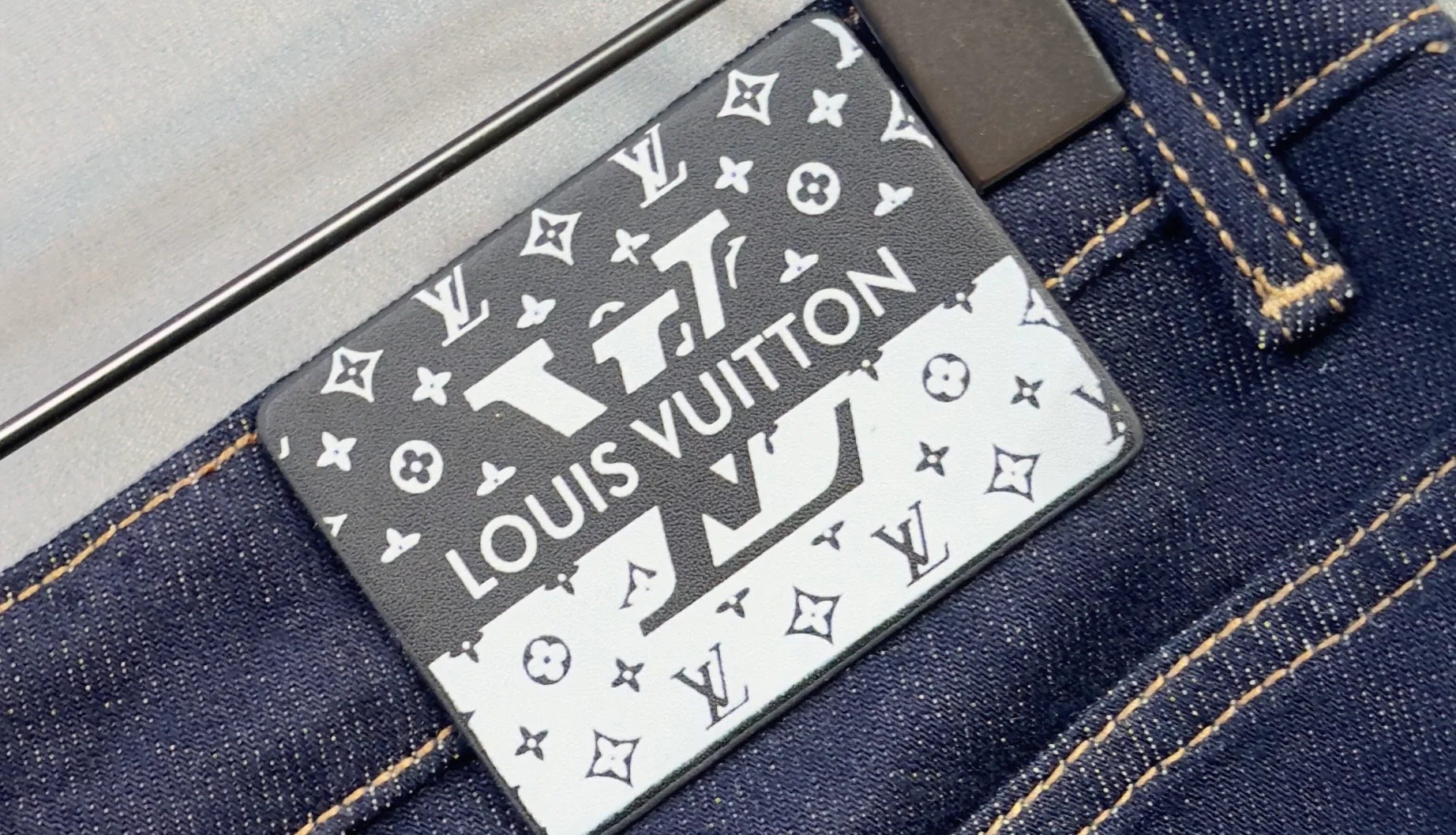 Джинсы Мужские Louis Vuitton 18098392