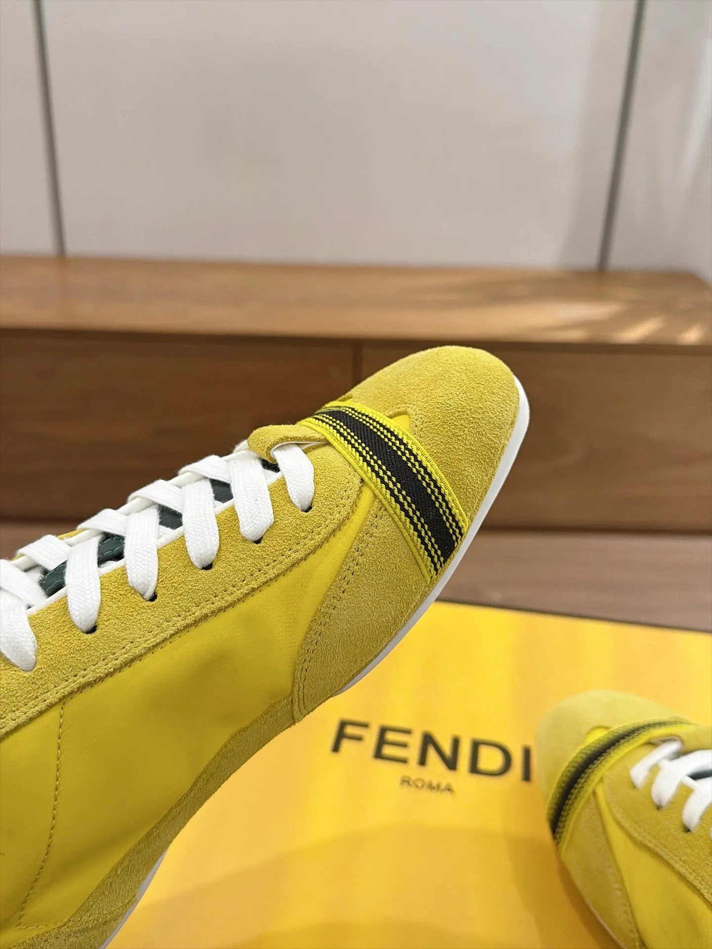 Кроссовки Женские Fendi 18373647