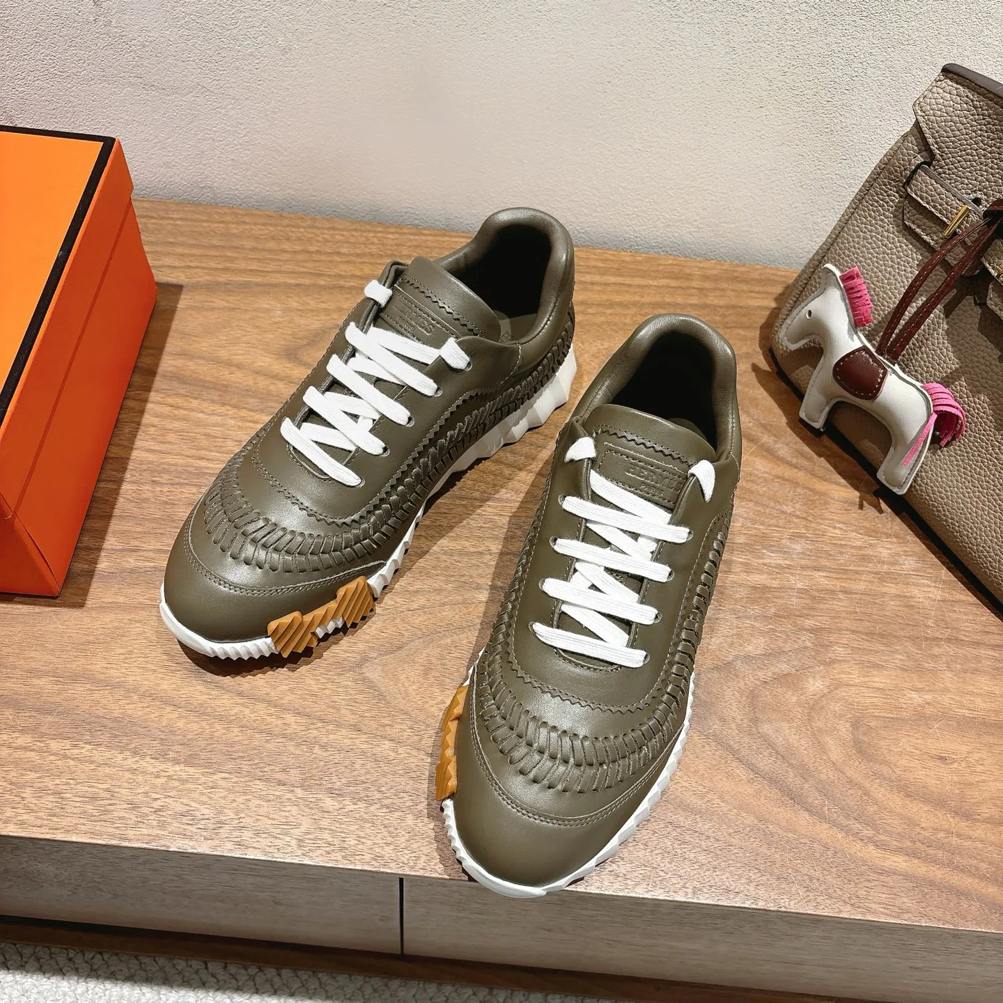 Кроссовки Женские Hermes 18729816