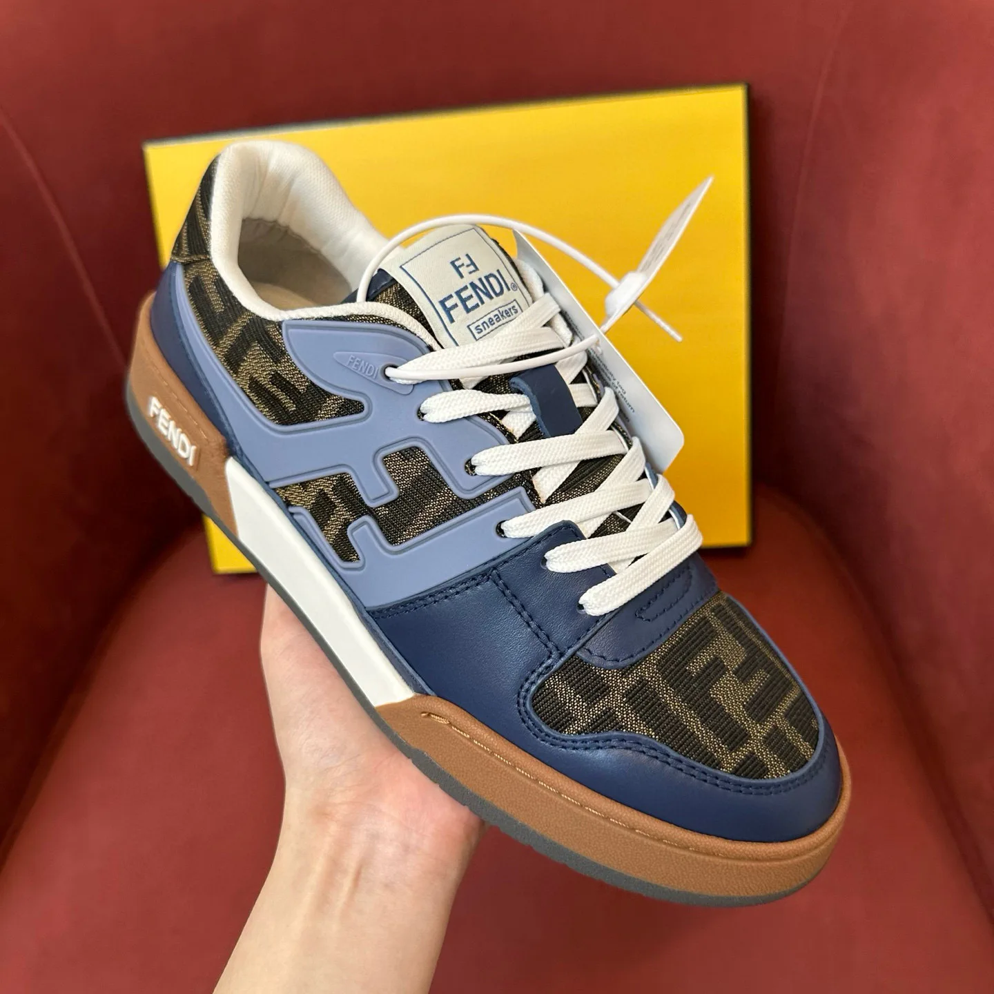 Кроссовки Женские Fendi 827601