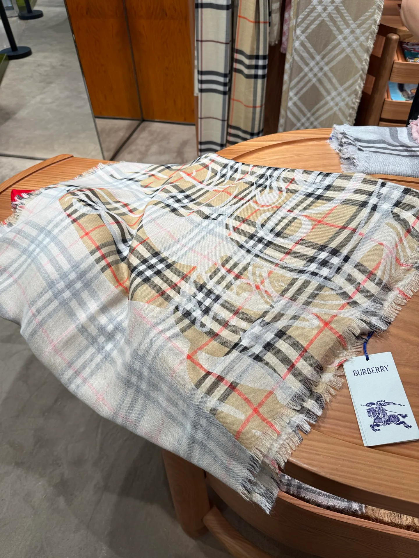 Шарфы Burberry 18093310