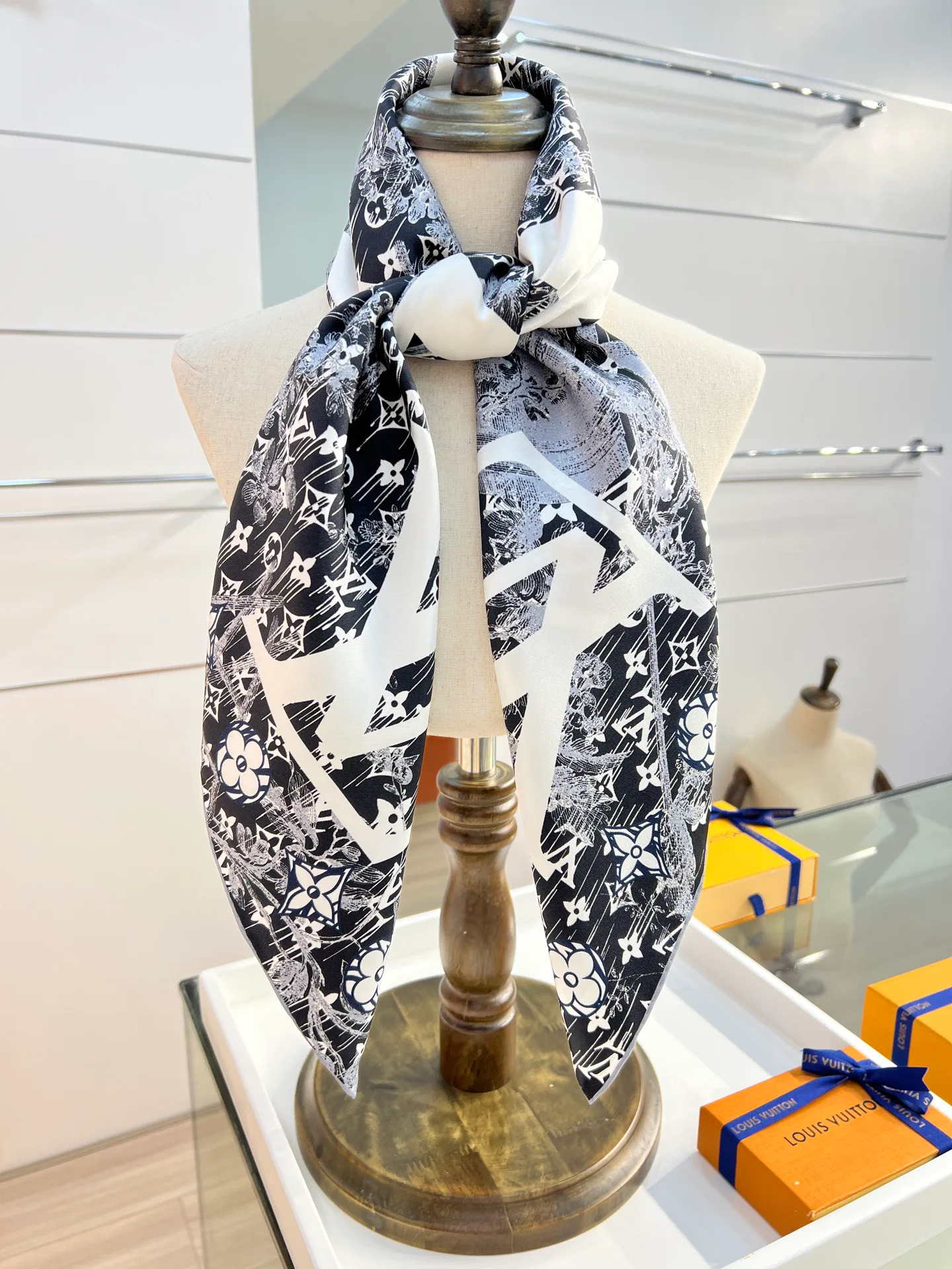 Шарфы Louis Vuitton 1227378