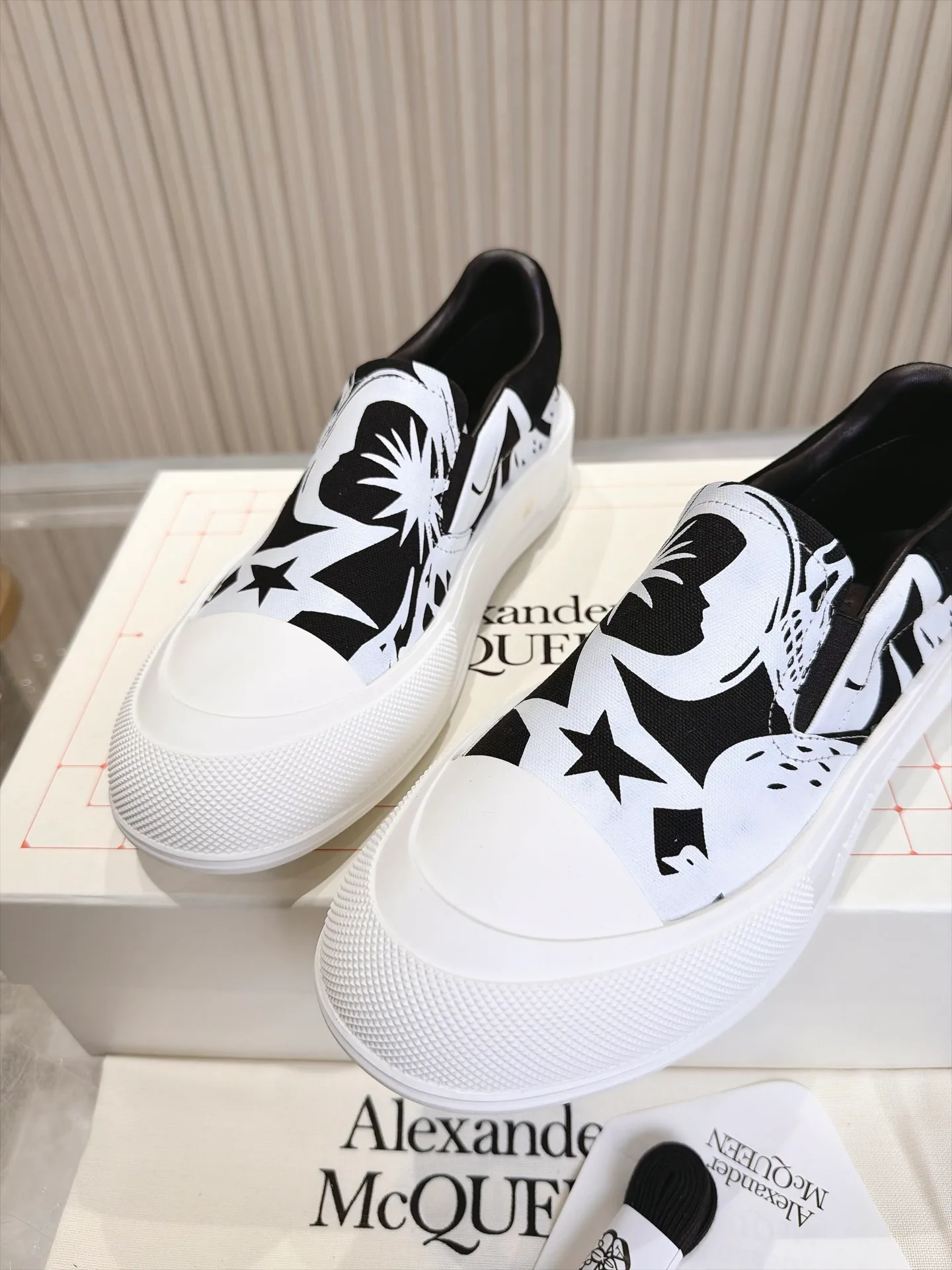 Кроссовки Женские Alexander Mcqueen 18891303