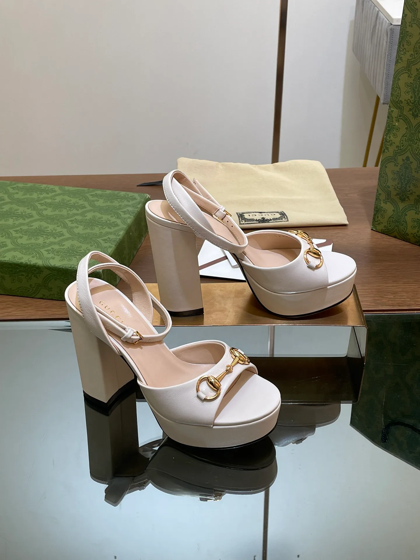 Босоножки Женские Gucci 11616314