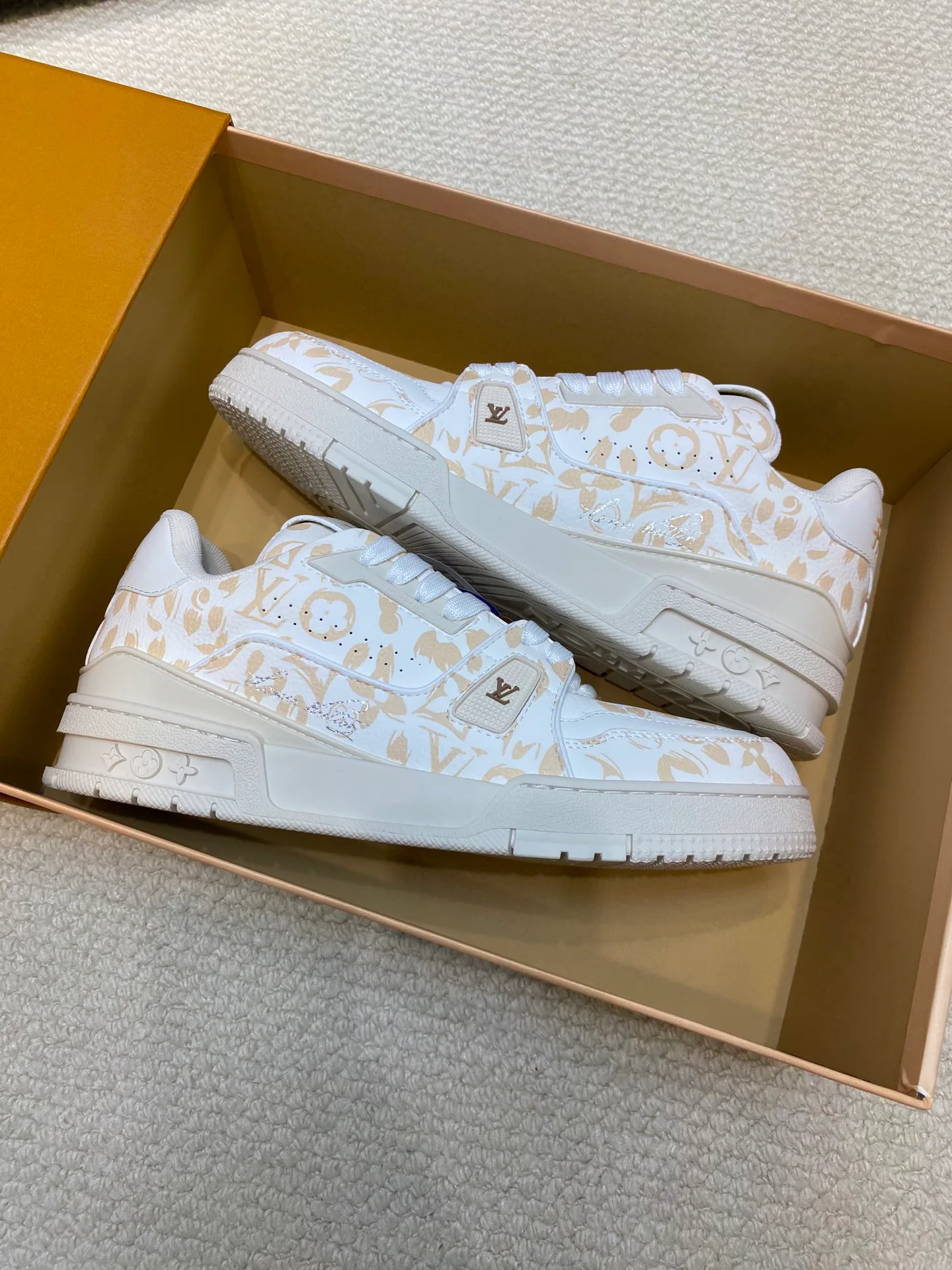 Кроссовки Женские Louis Vuitton 11437263