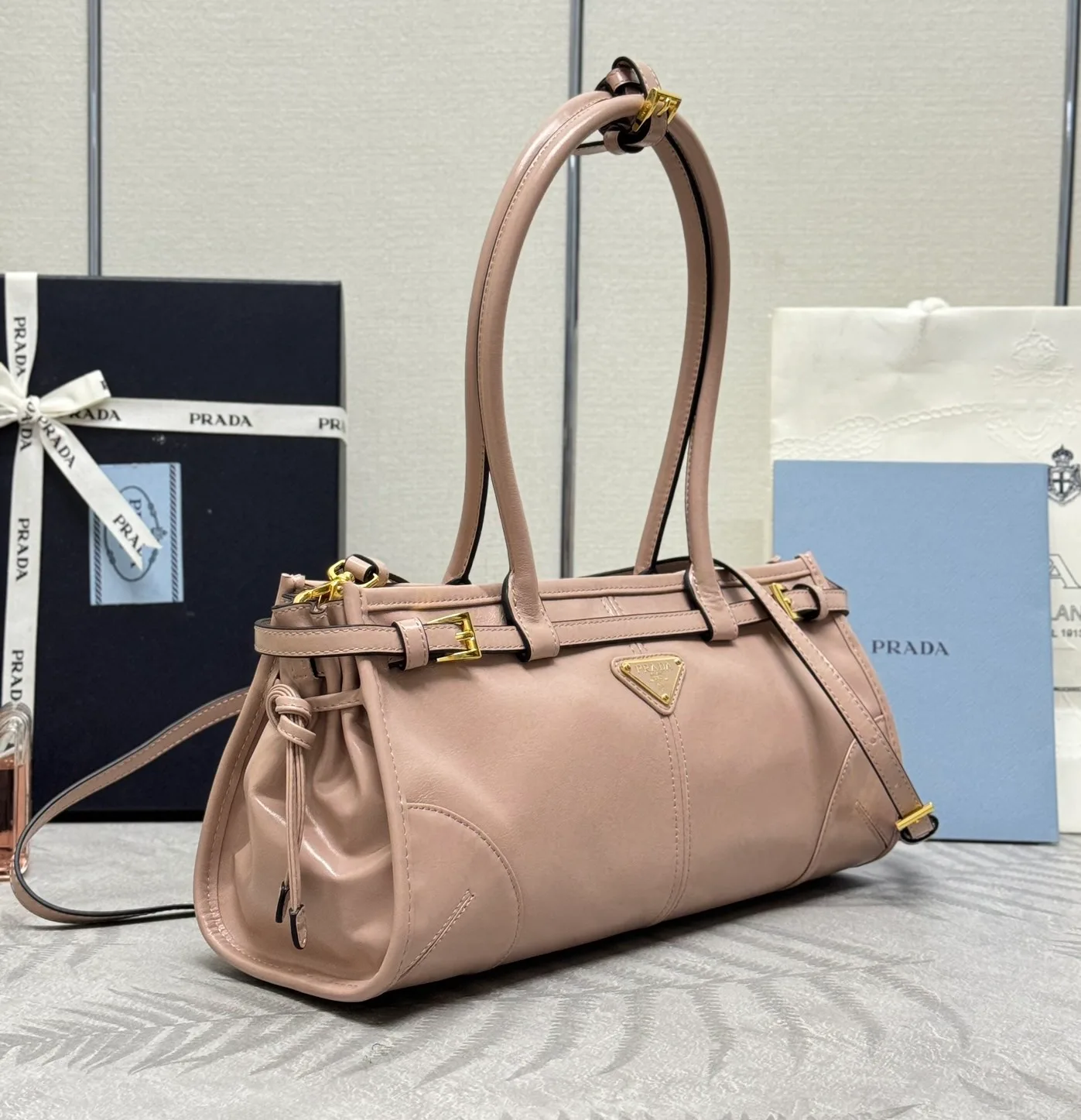 Классические Сумки Женские Prada 11462487