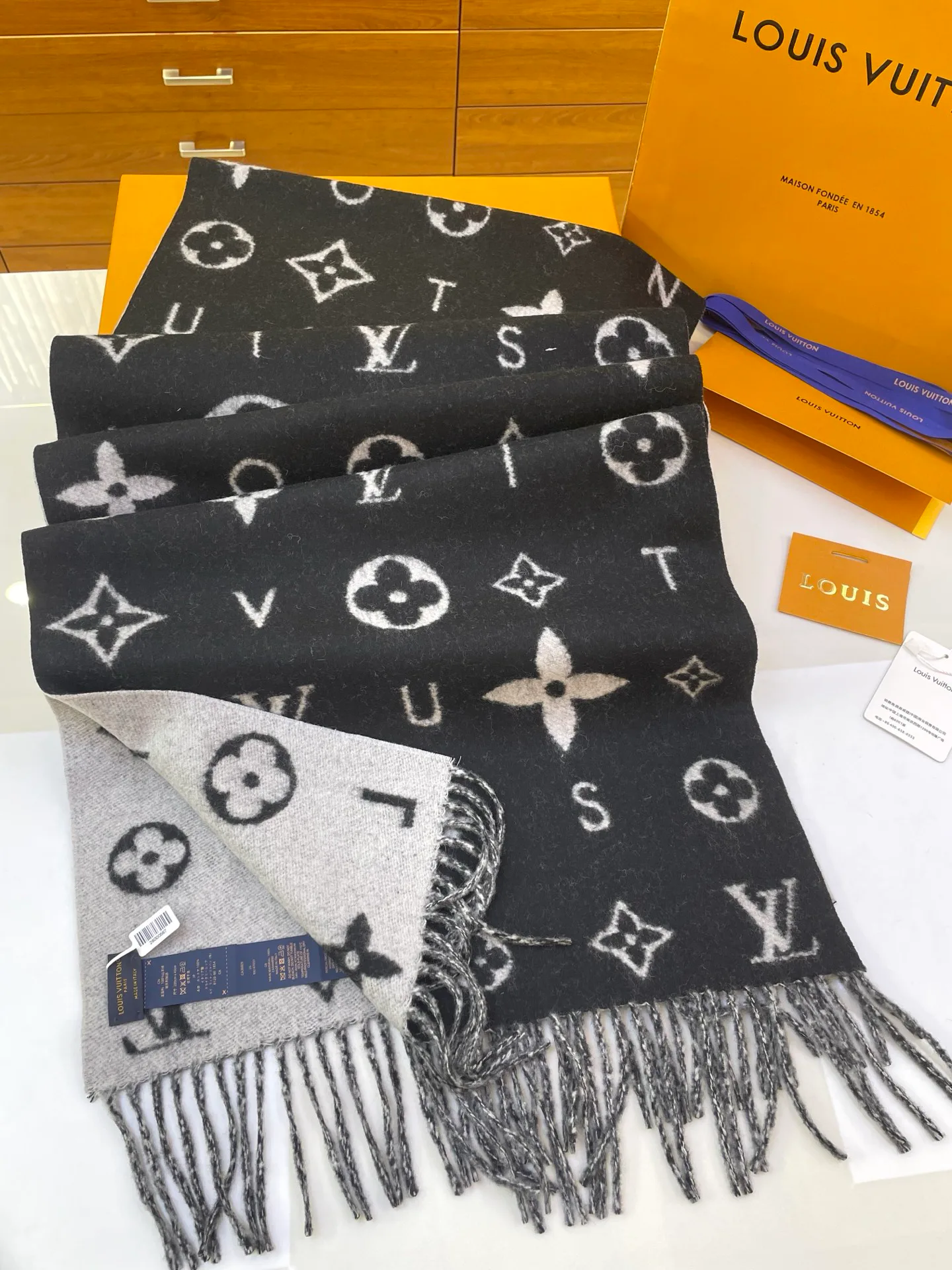 Шарфы Louis Vuitton 1981573