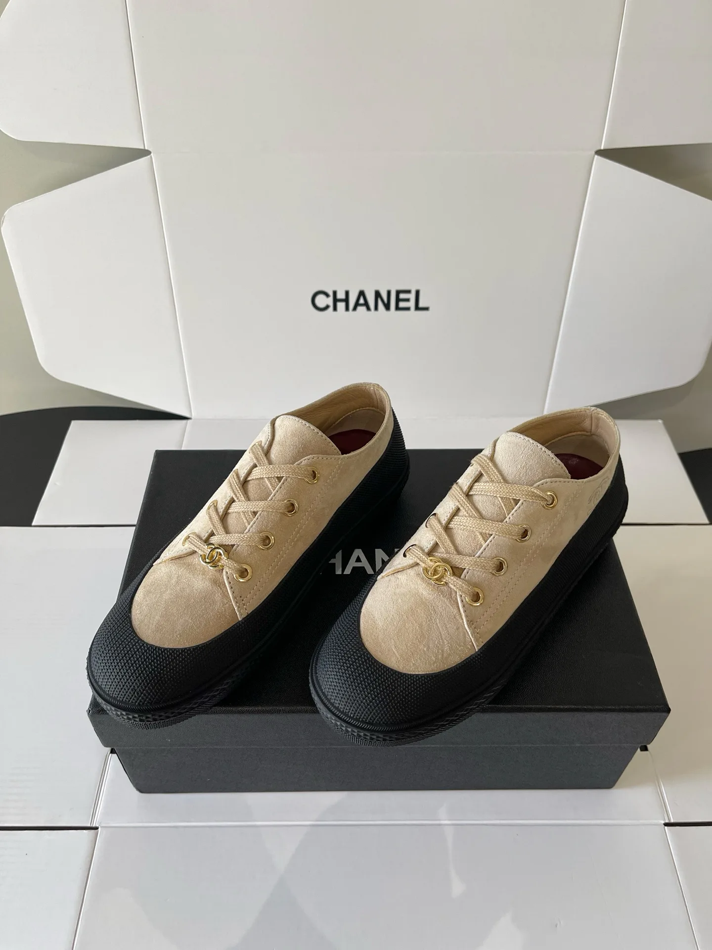 Кроссовки Женские Chanel 18437967