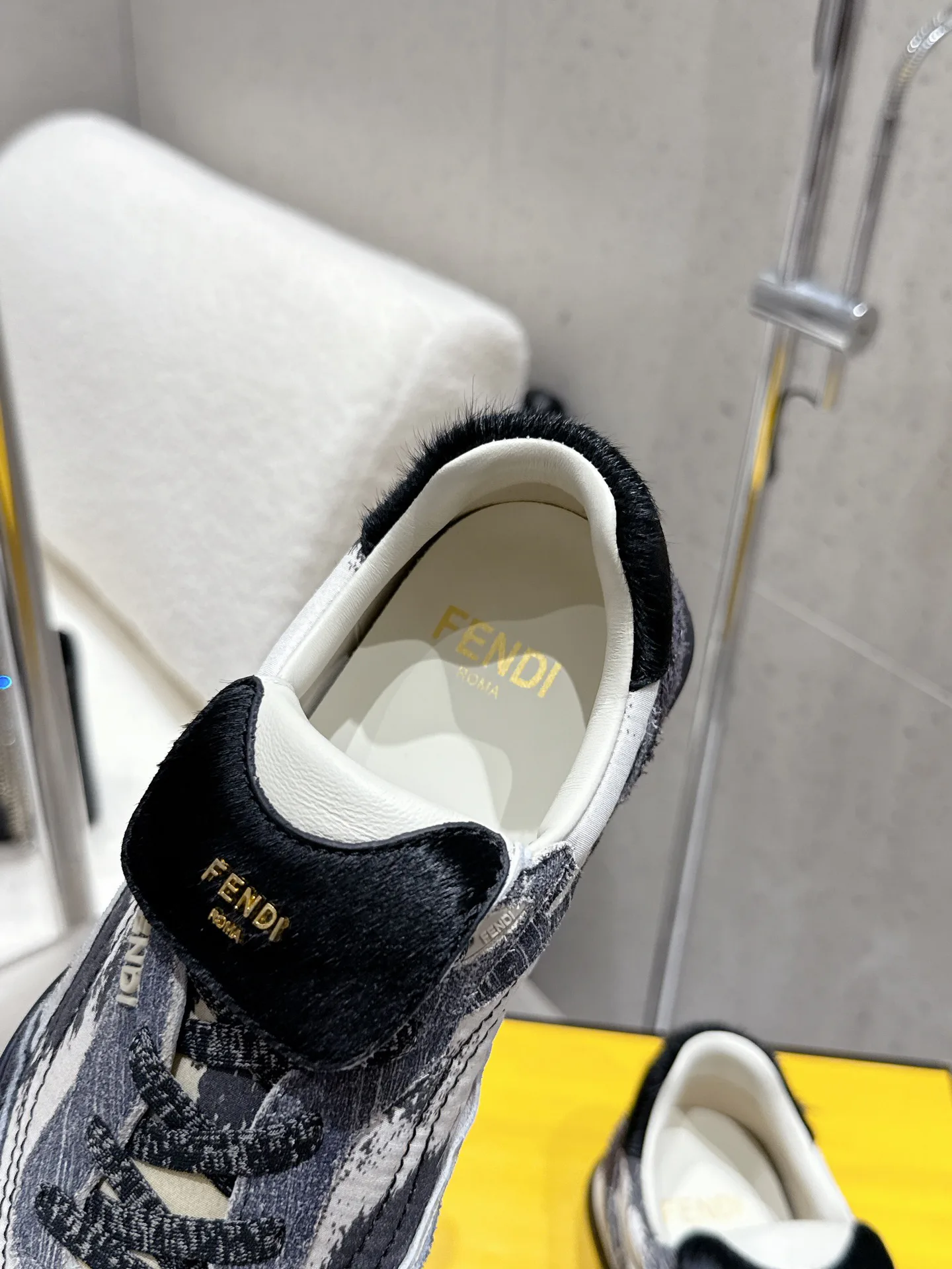 Кроссовки Женские Fendi 13078810