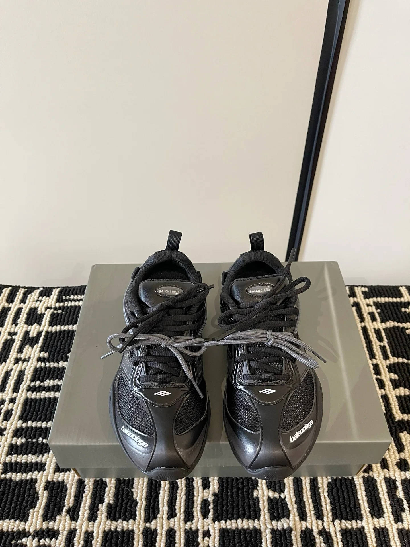 Кроссовки Женские Balenciaga 18386307
