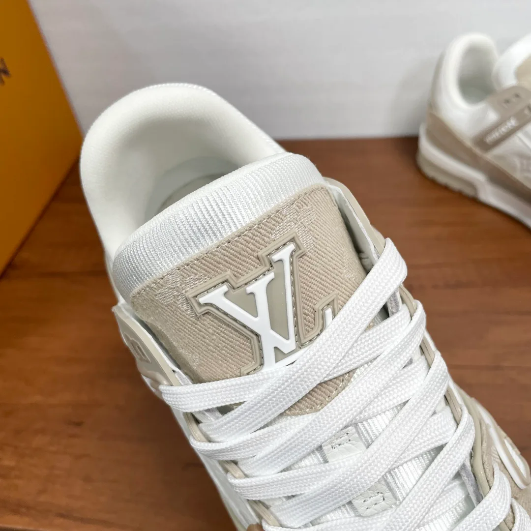 Кроссовки Женские Louis Vuitton 2556260