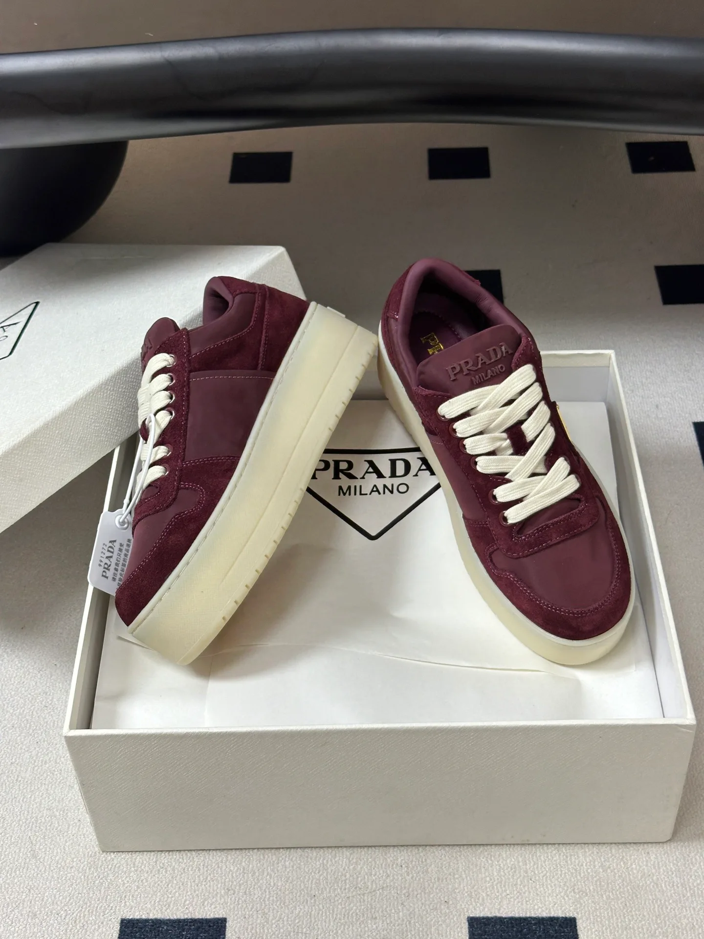 Кроссовки Женские Prada 18041556