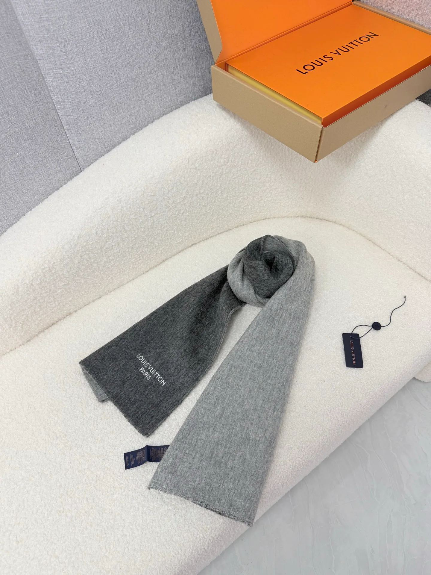 Шарфы Louis Vuitton 18574653