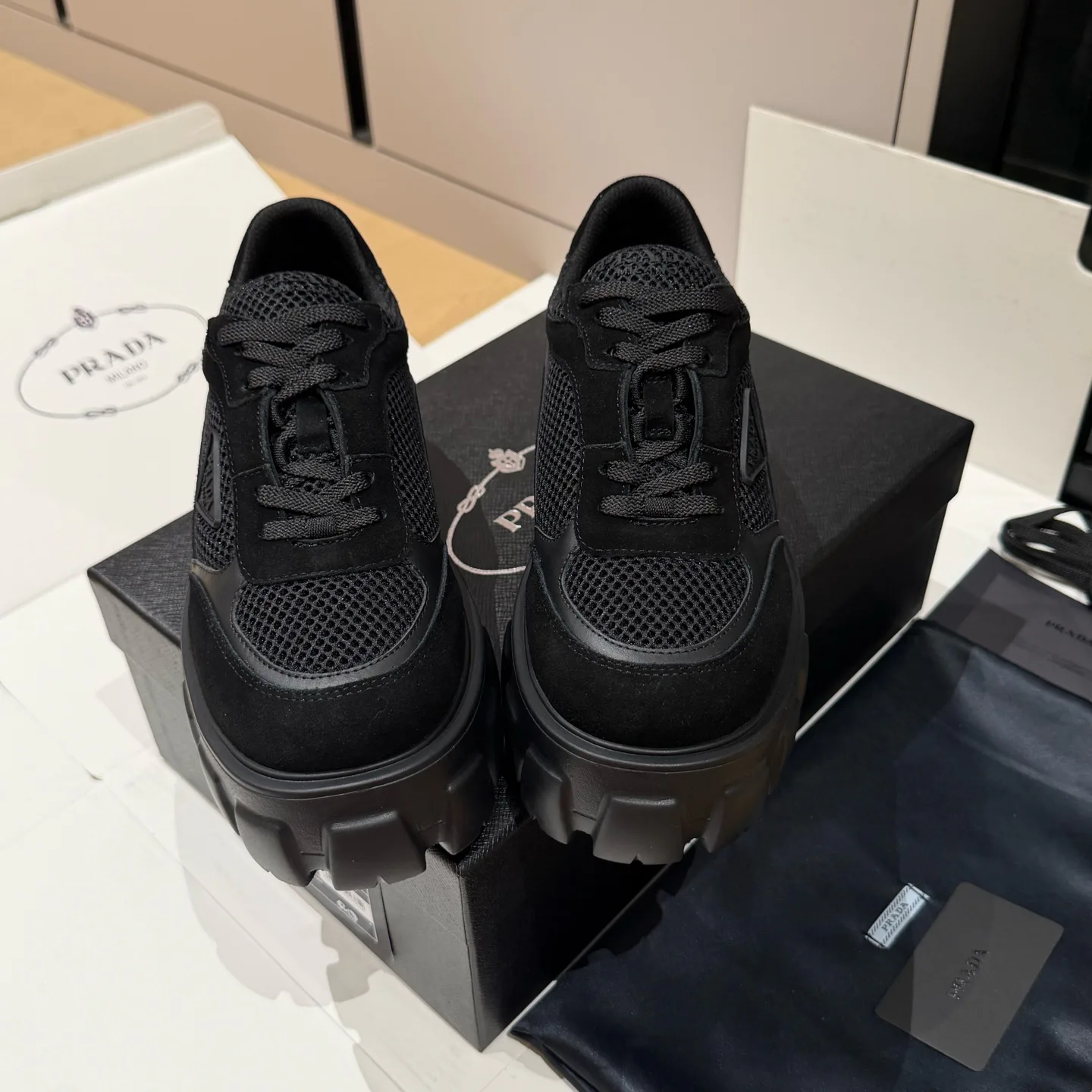 Кроссовки Женские Prada 19113190