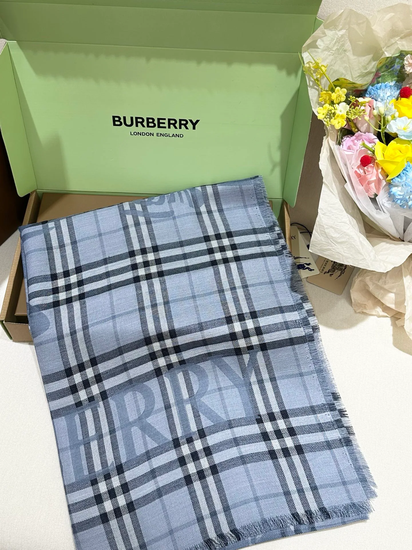 Шарфы Burberry 17991554