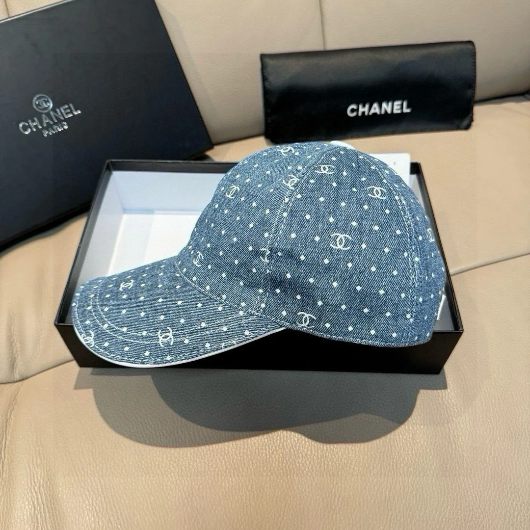 Головные Уборы Chanel 18347067