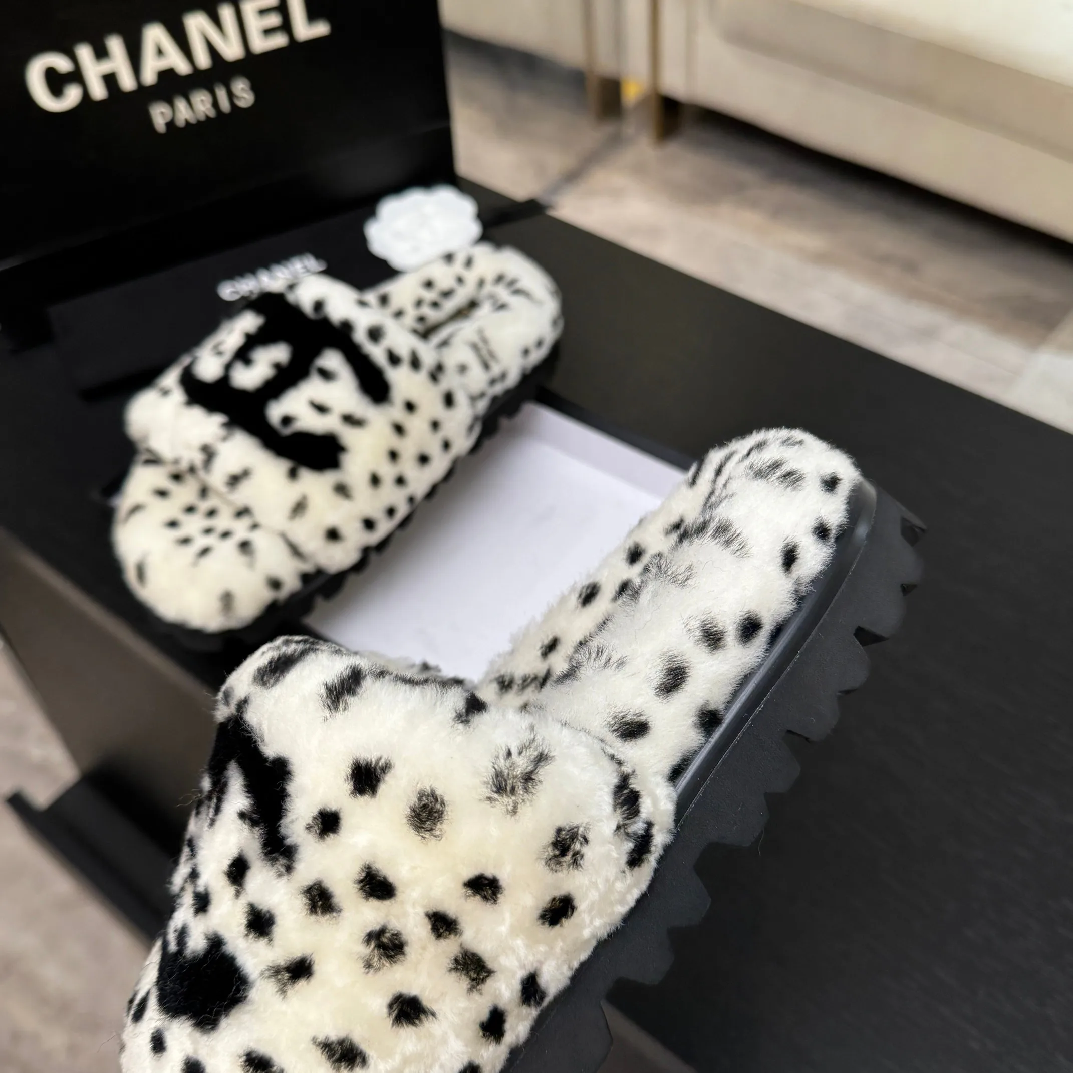 Тапочки Женские Chanel 18062756