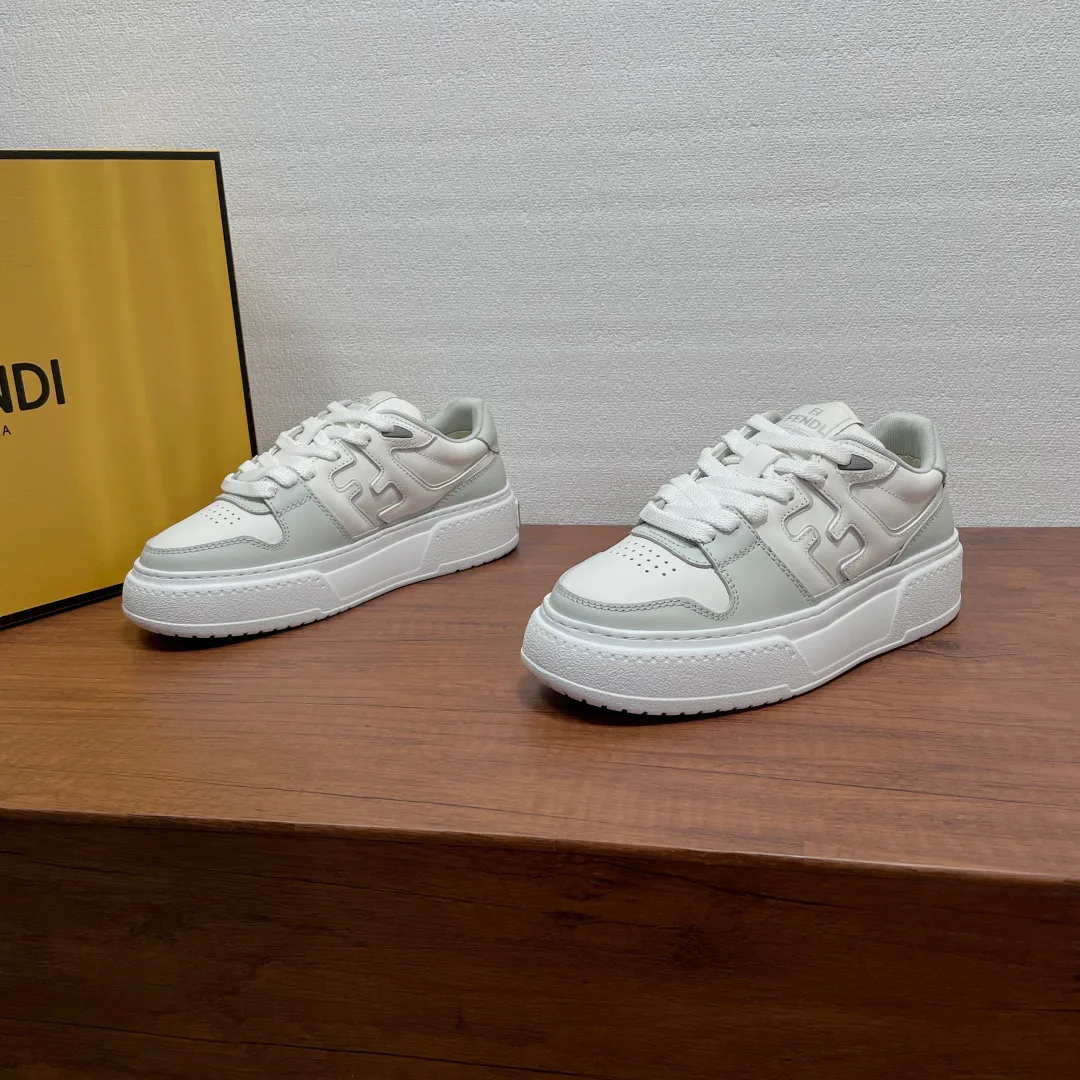Кроссовки Женские Fendi 18707791