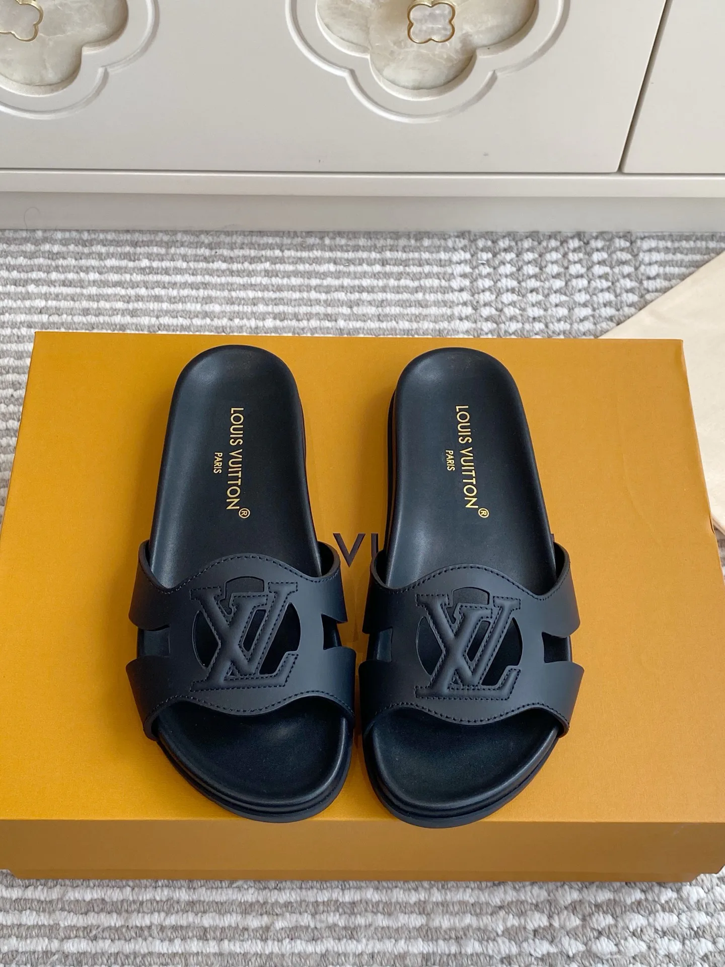 Шлепанцы Женские Louis Vuitton 17572148