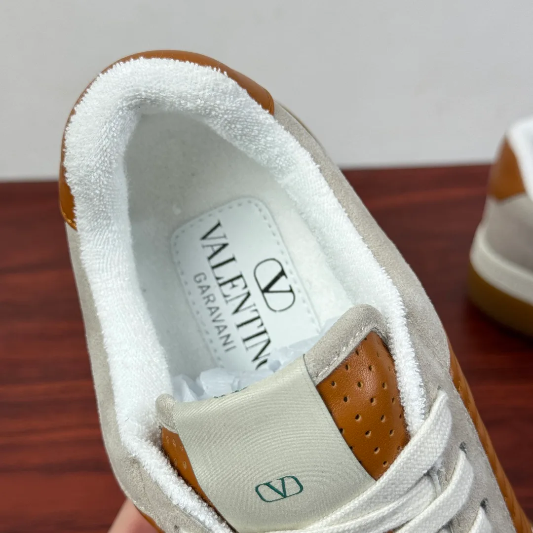 Кроссовки Женские Valentino 18243518