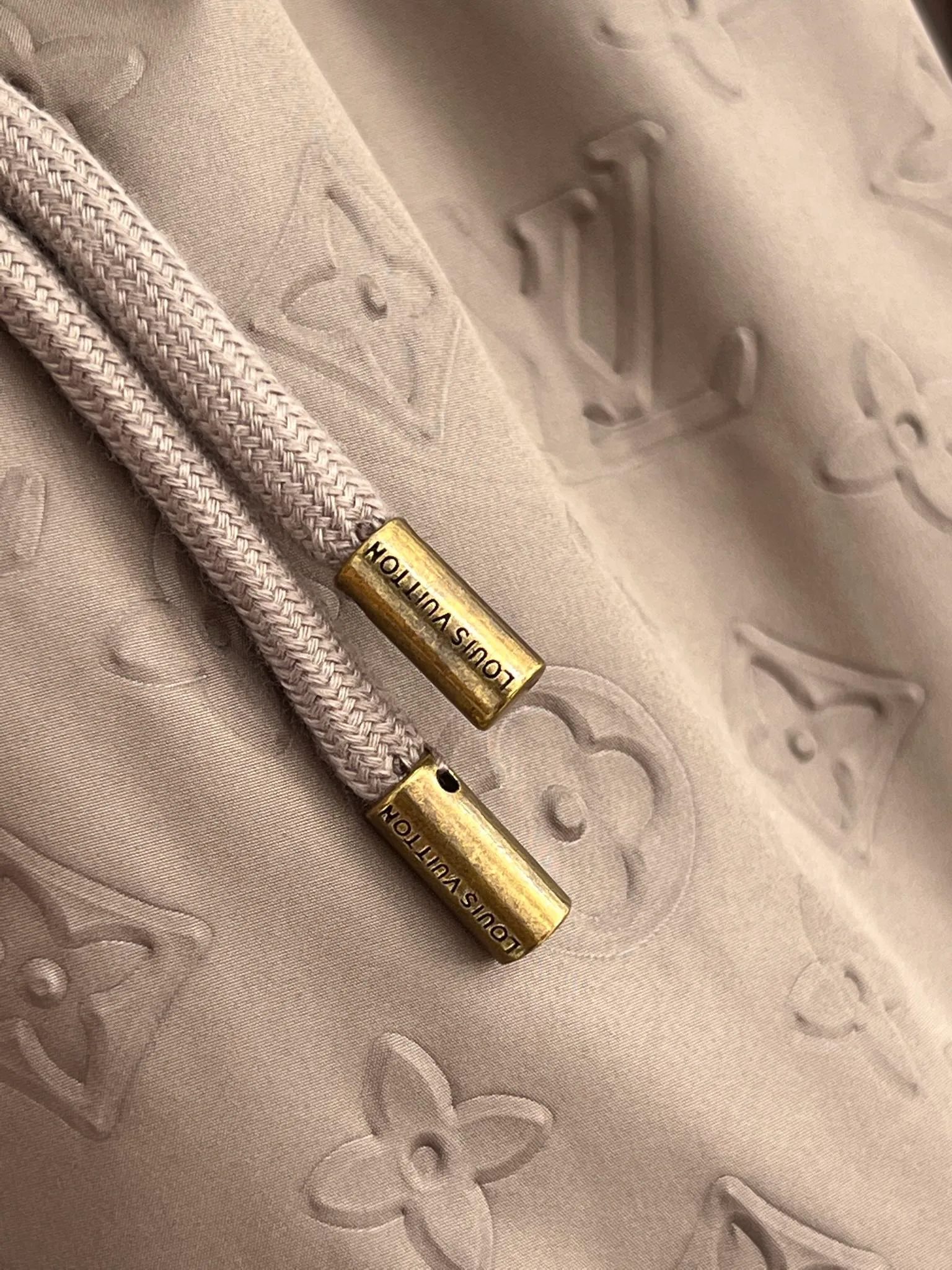 Куртки И Пуховики Женские Louis Vuitton 12842414