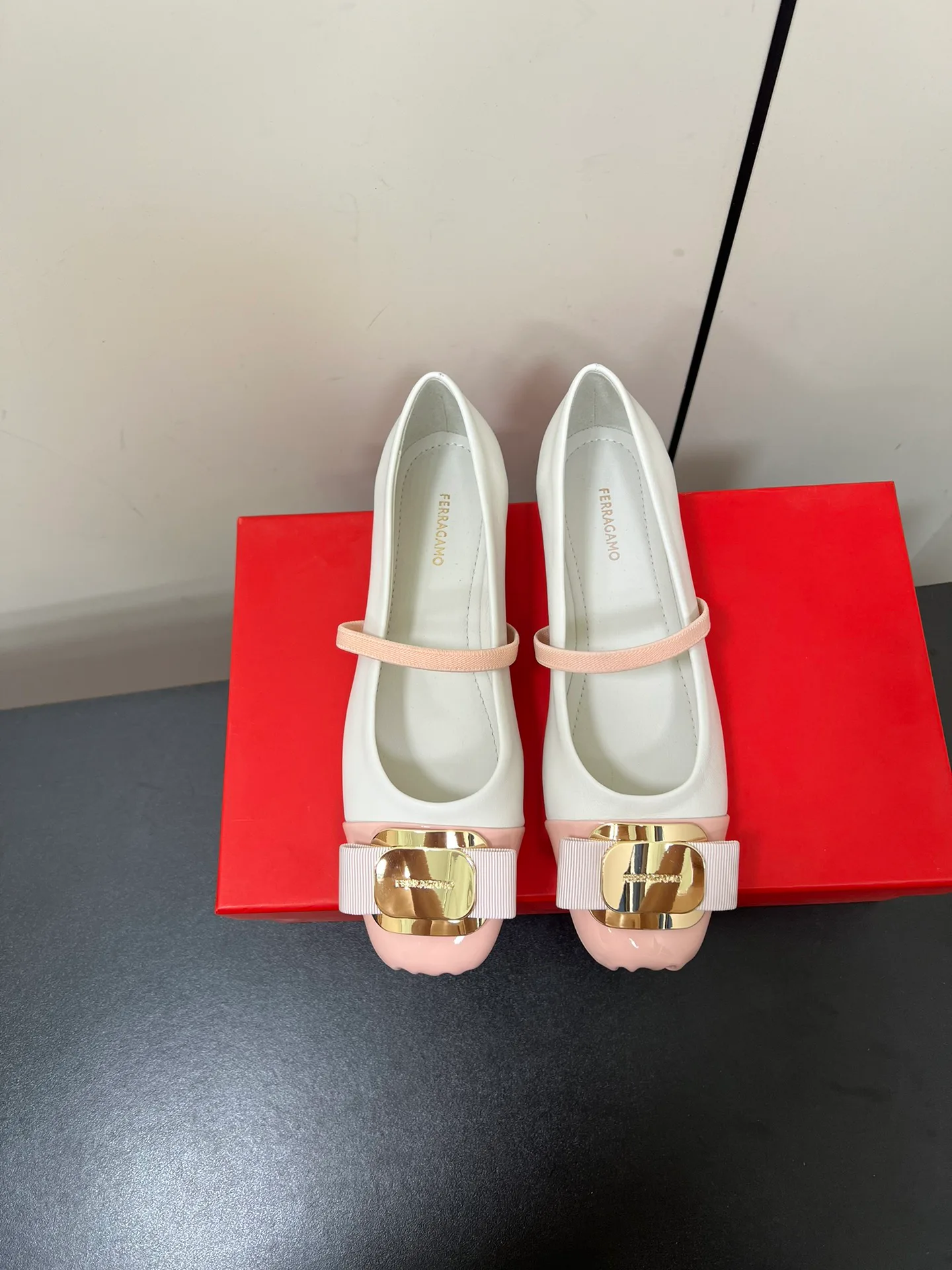 Балетки Женские Salvatore Ferragamo 578343