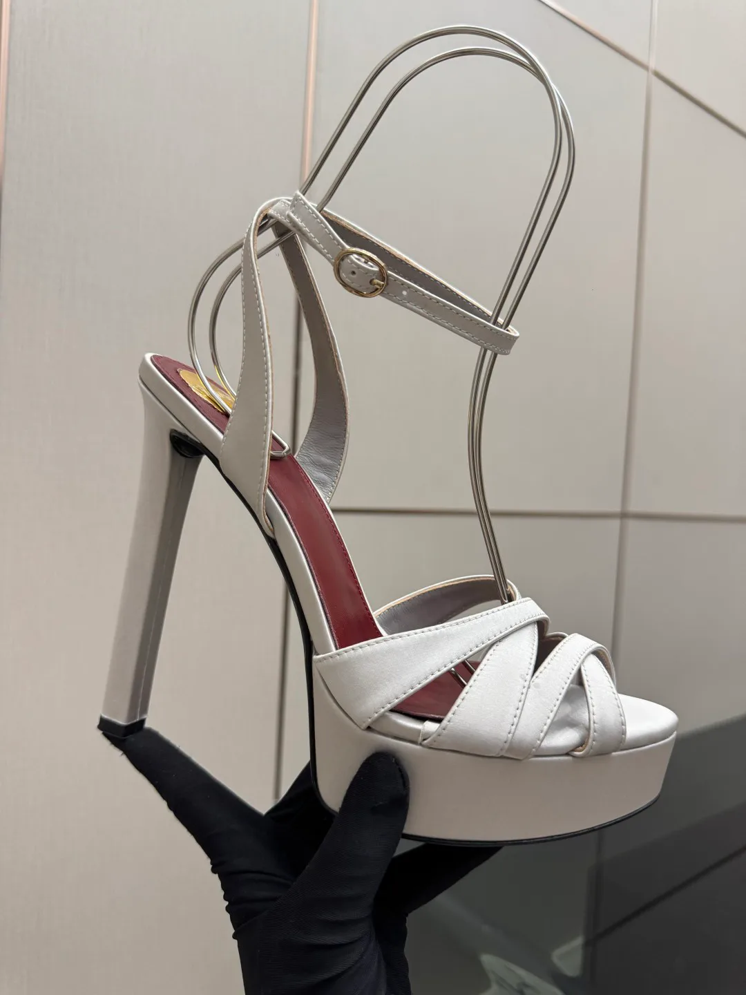 Босоножки Женские Saint Laurent 18049026