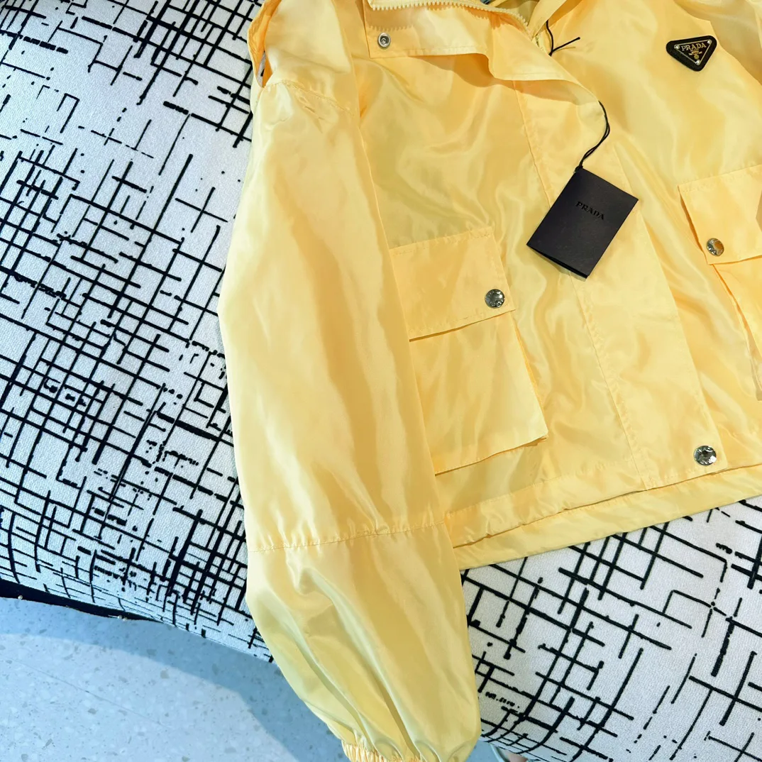 Куртки И Пуховики Женские Prada 28199