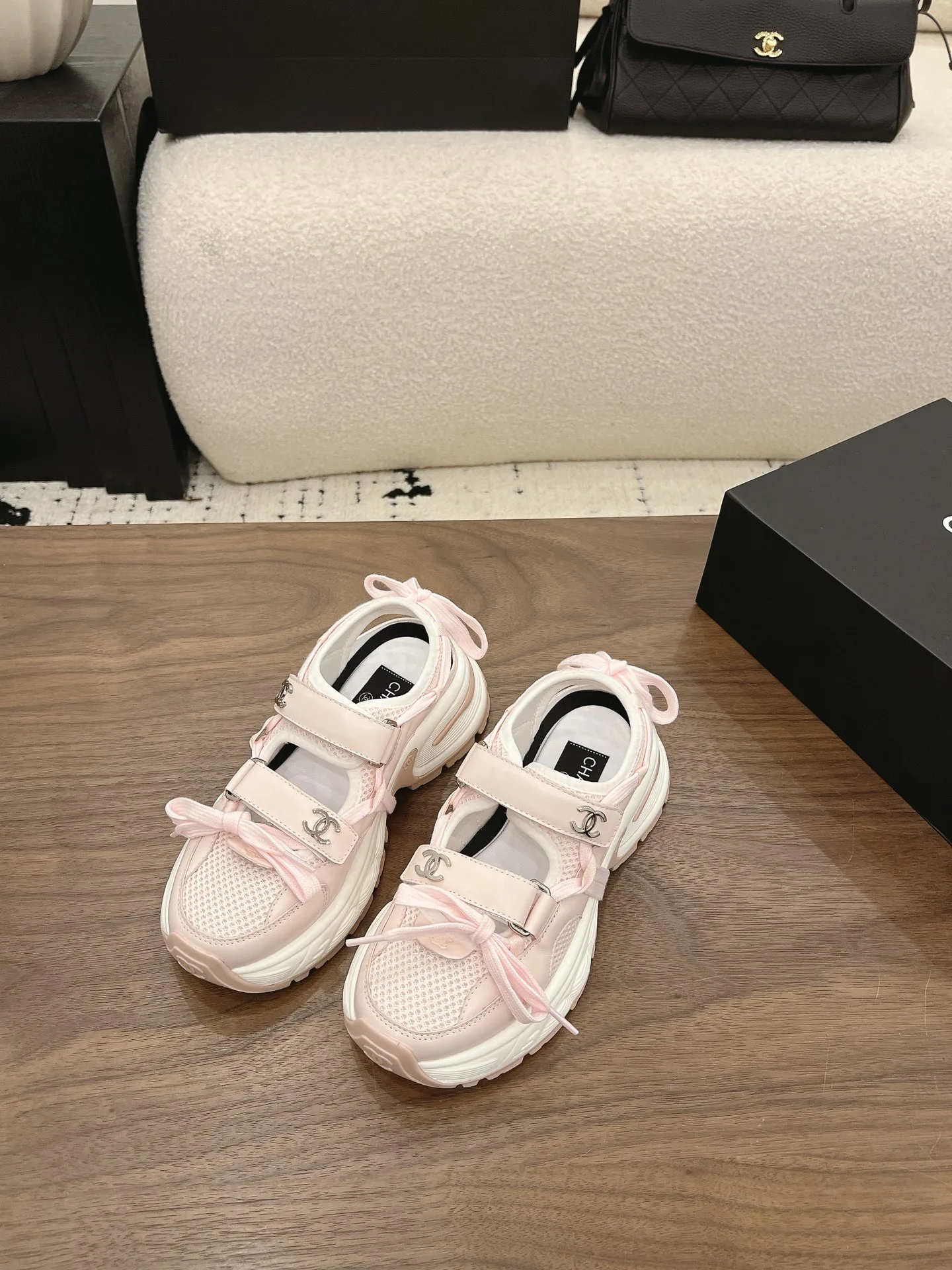 Кроссовки Женские Chanel 16915792