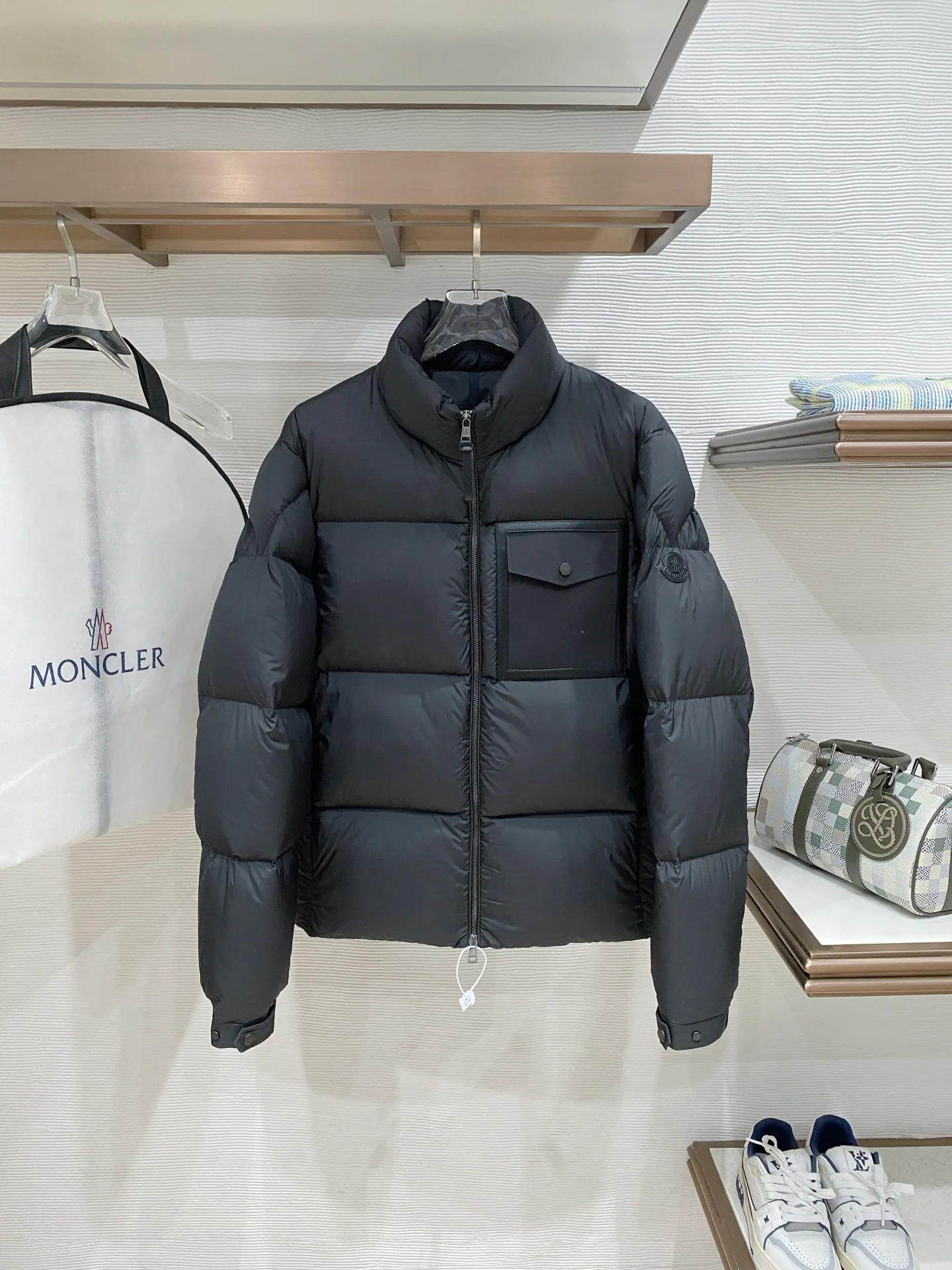 Куртки И Пуховики Мужские Moncler 17919138