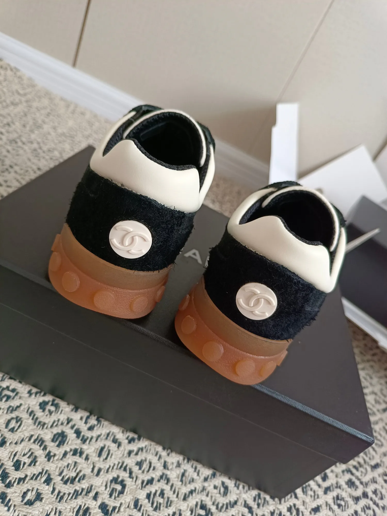 Кроссовки Женские Chanel 18475408