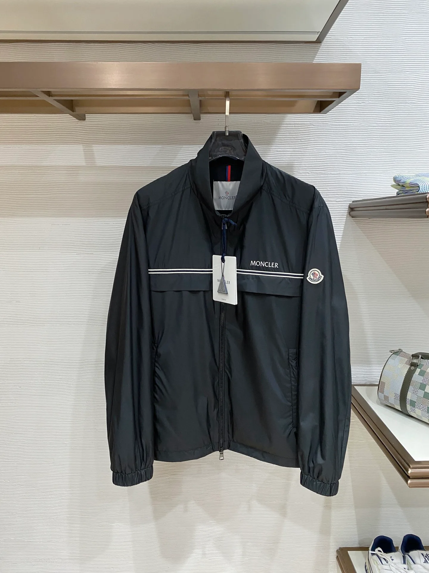 Куртки И Пуховики Мужские Moncler 11392156