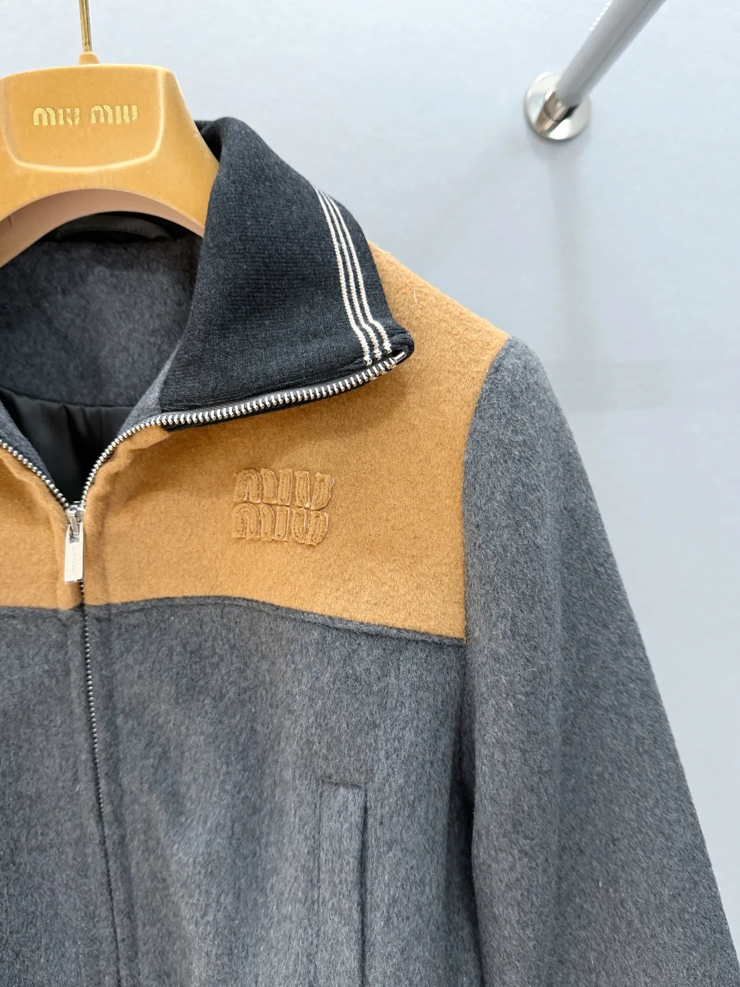 Куртки И Пуховики Женские Miu Miu 1222649