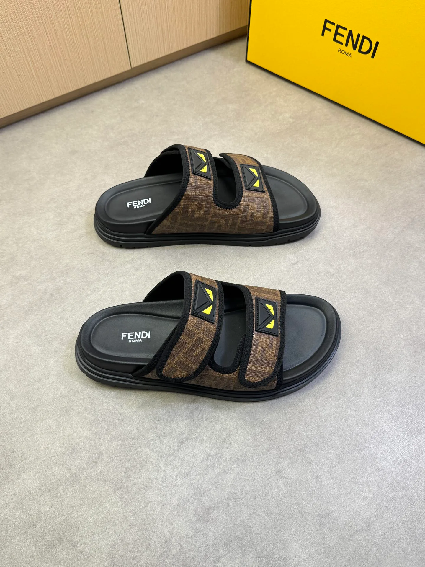 Сандалии Женские Fendi 11468634