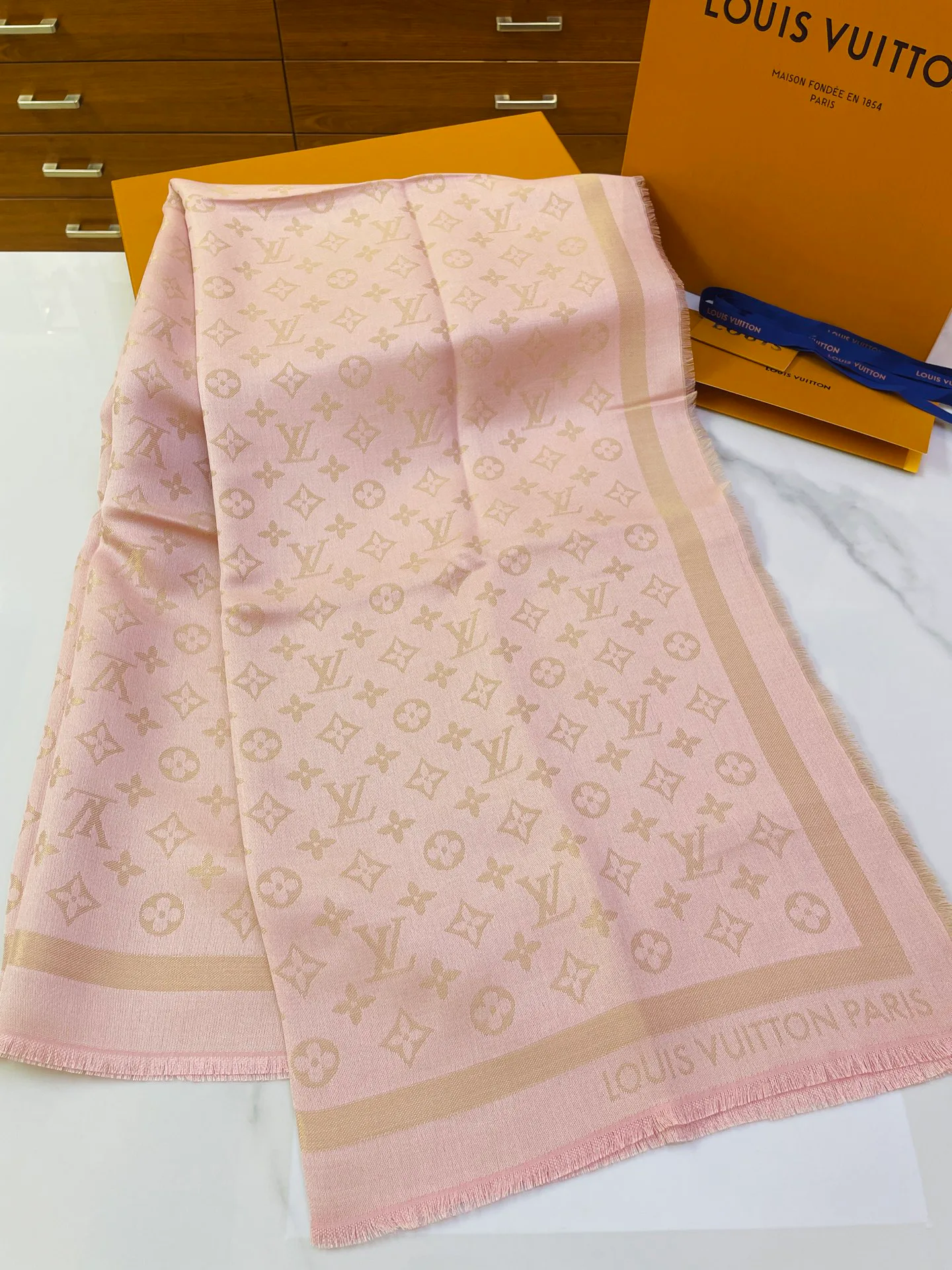 Шарфы Louis Vuitton 17898729