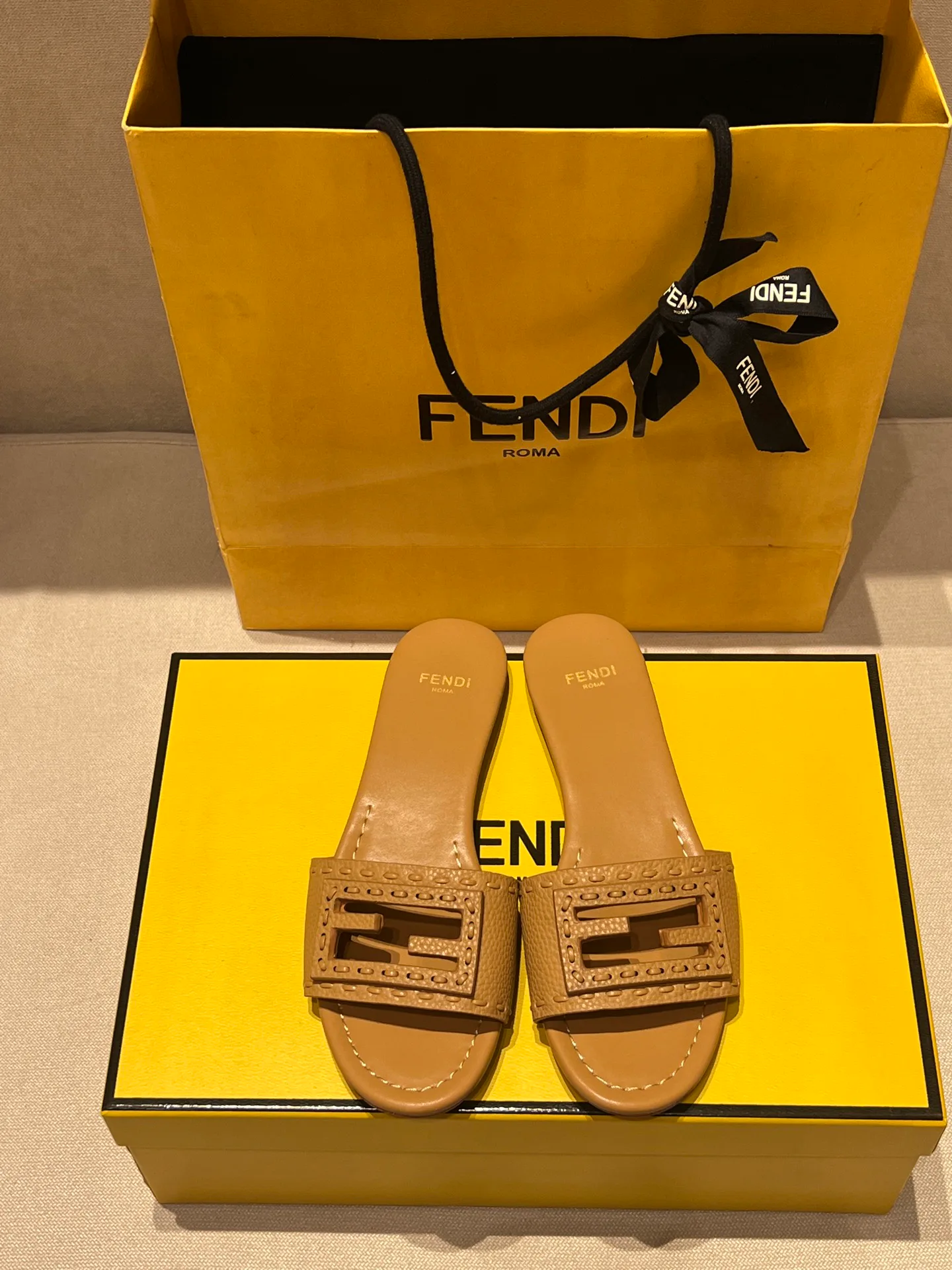 Шлепанцы Женские Fendi 17594291