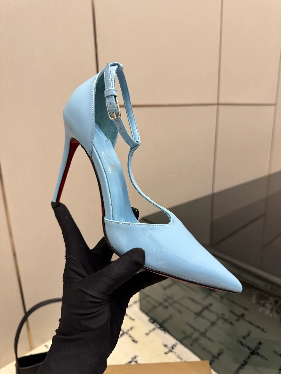 Туфли Женские Christian Louboutin 19427016