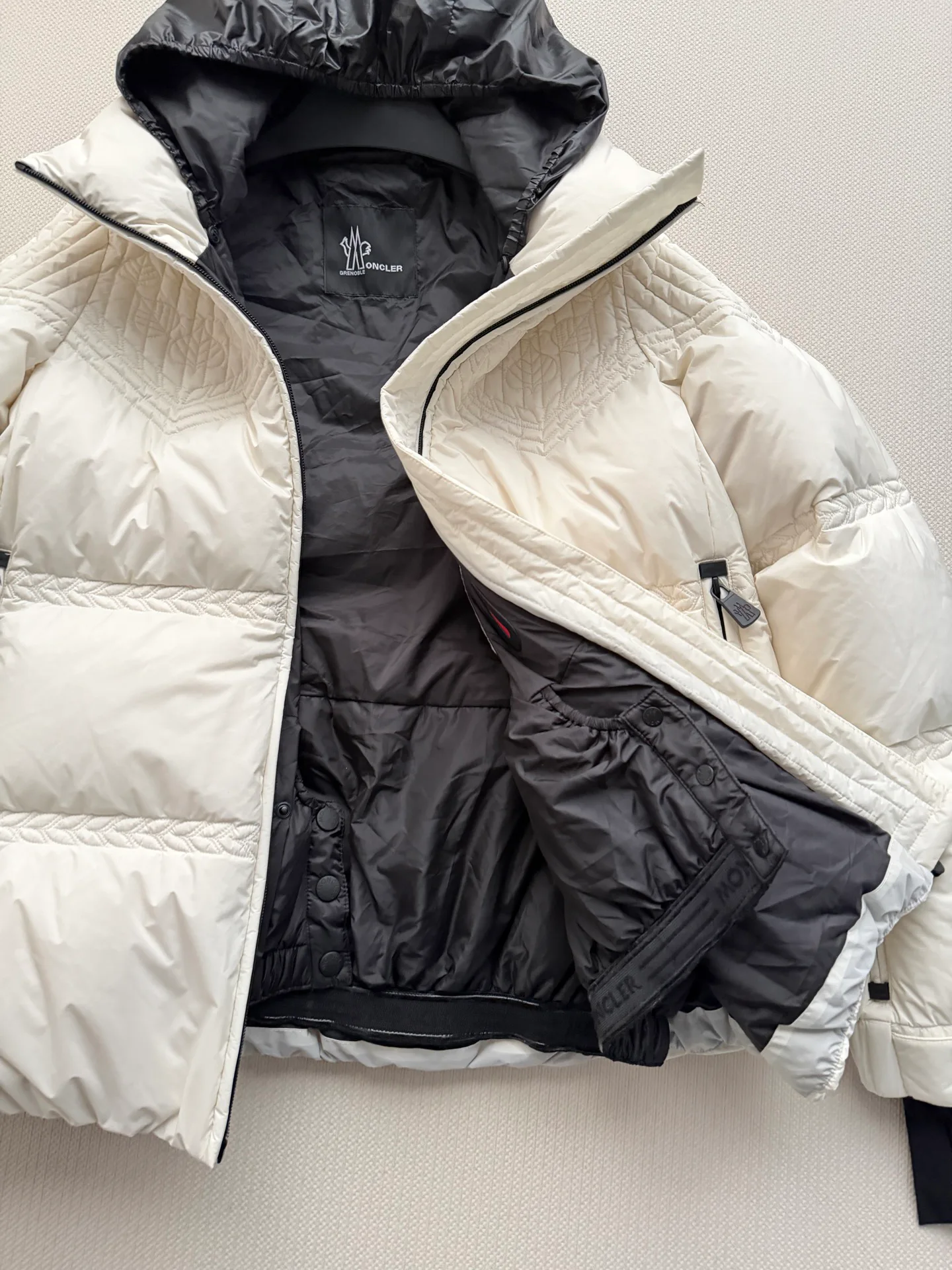 Куртки И Пуховики Женские Moncler 20093080
