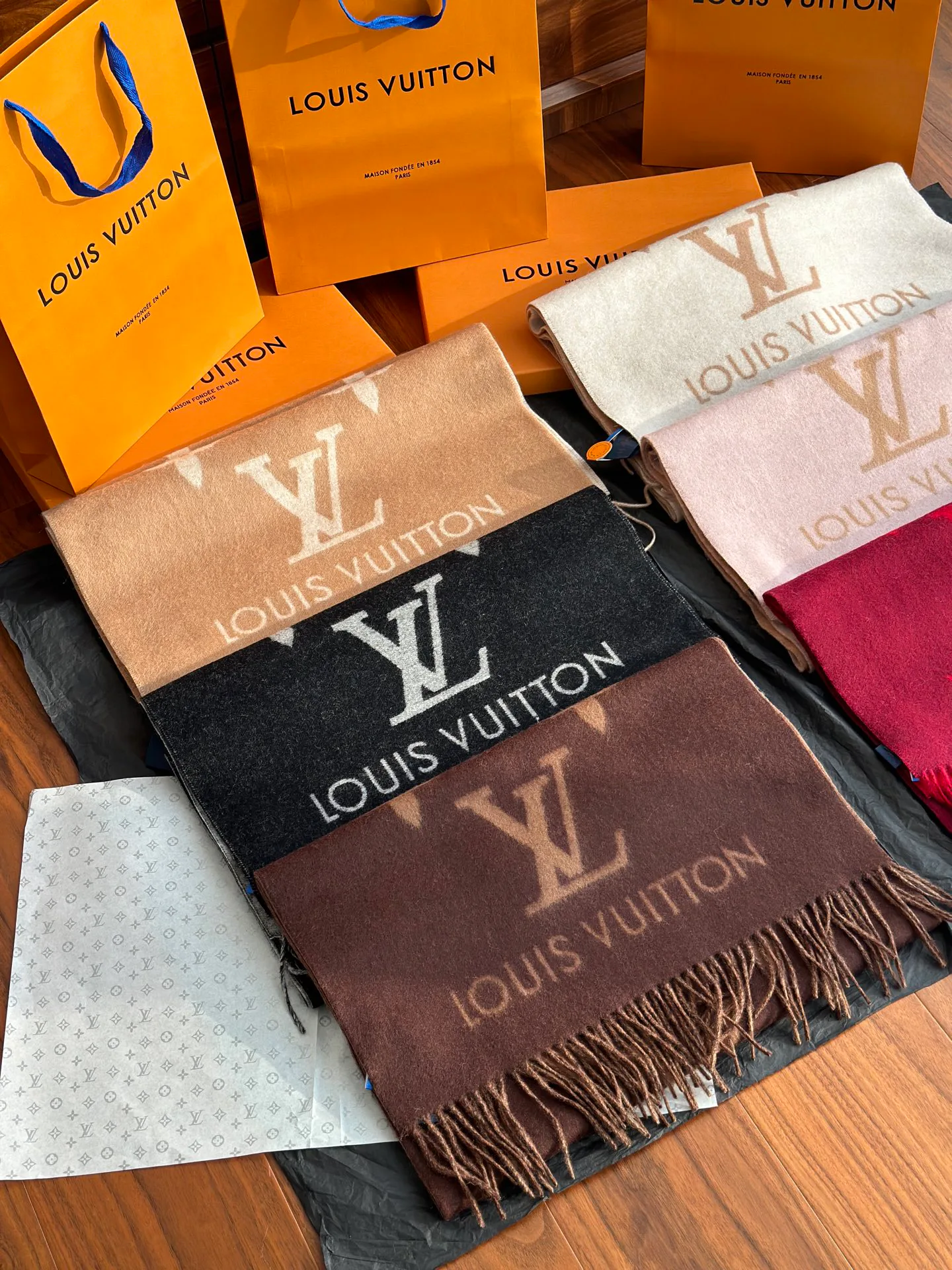 Шарфы Louis Vuitton 1855701